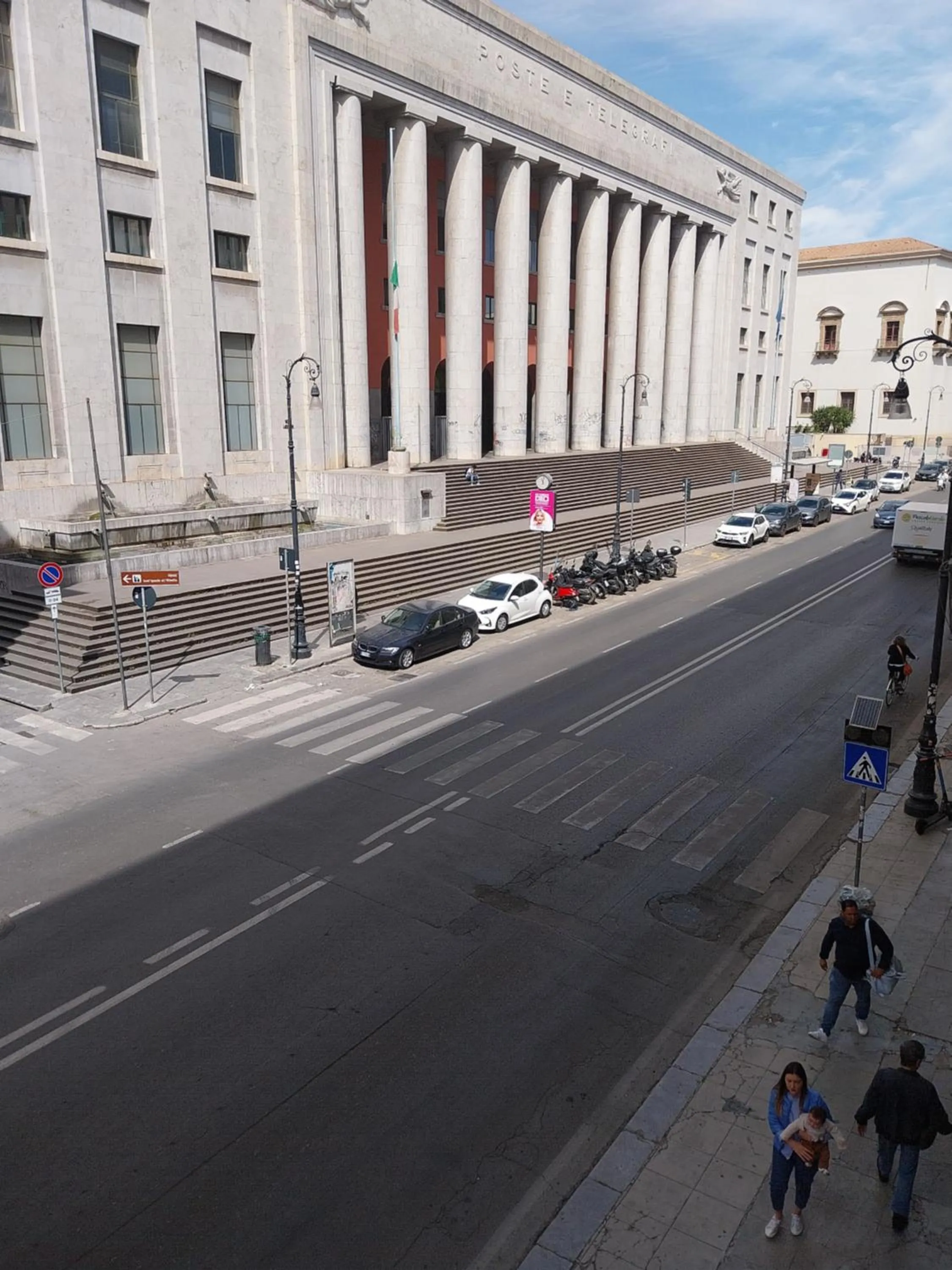 Street view in 315 Via Roma Rooms centro