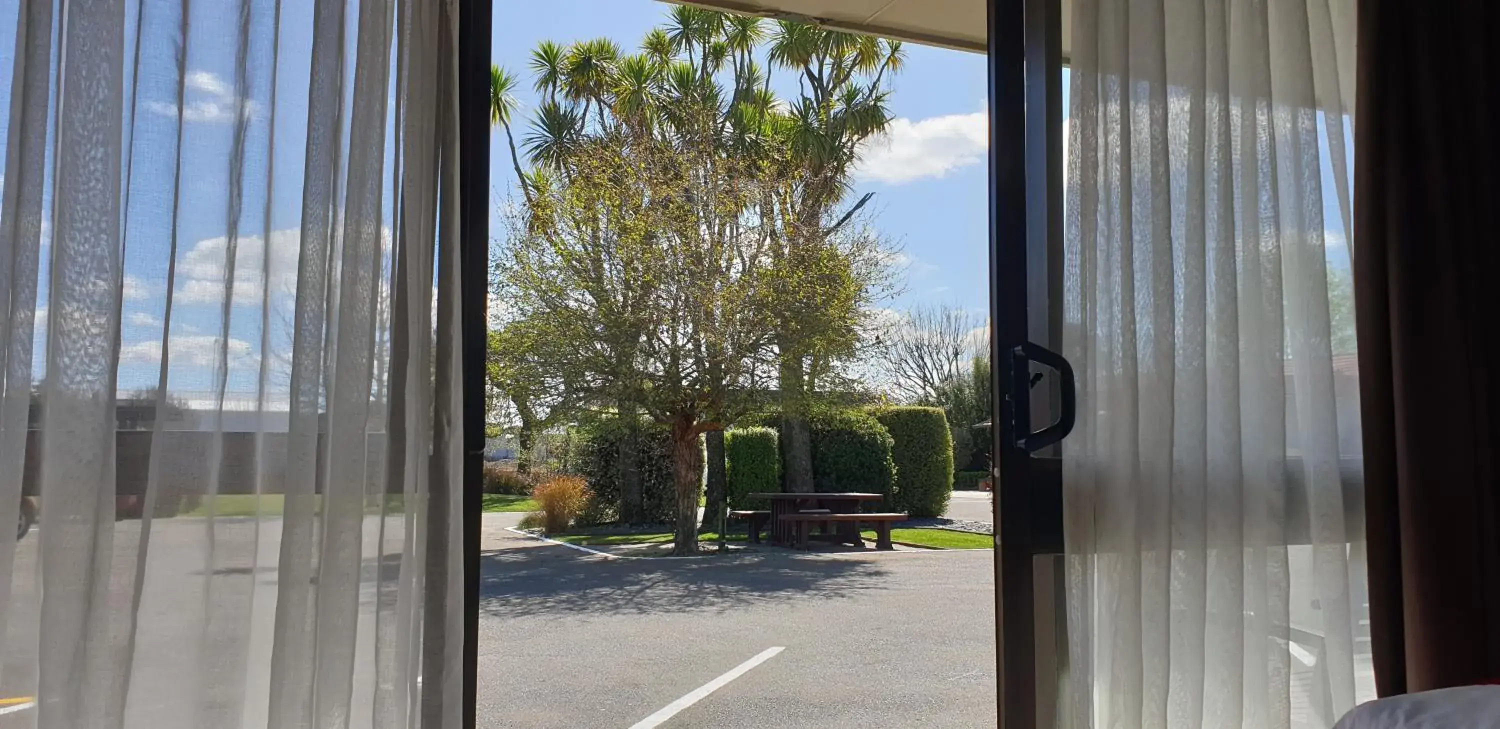 One-Bedroom Apartment in Commodore Motor Lodge One-Bedroom Apartment in Commodore Motor Lodge