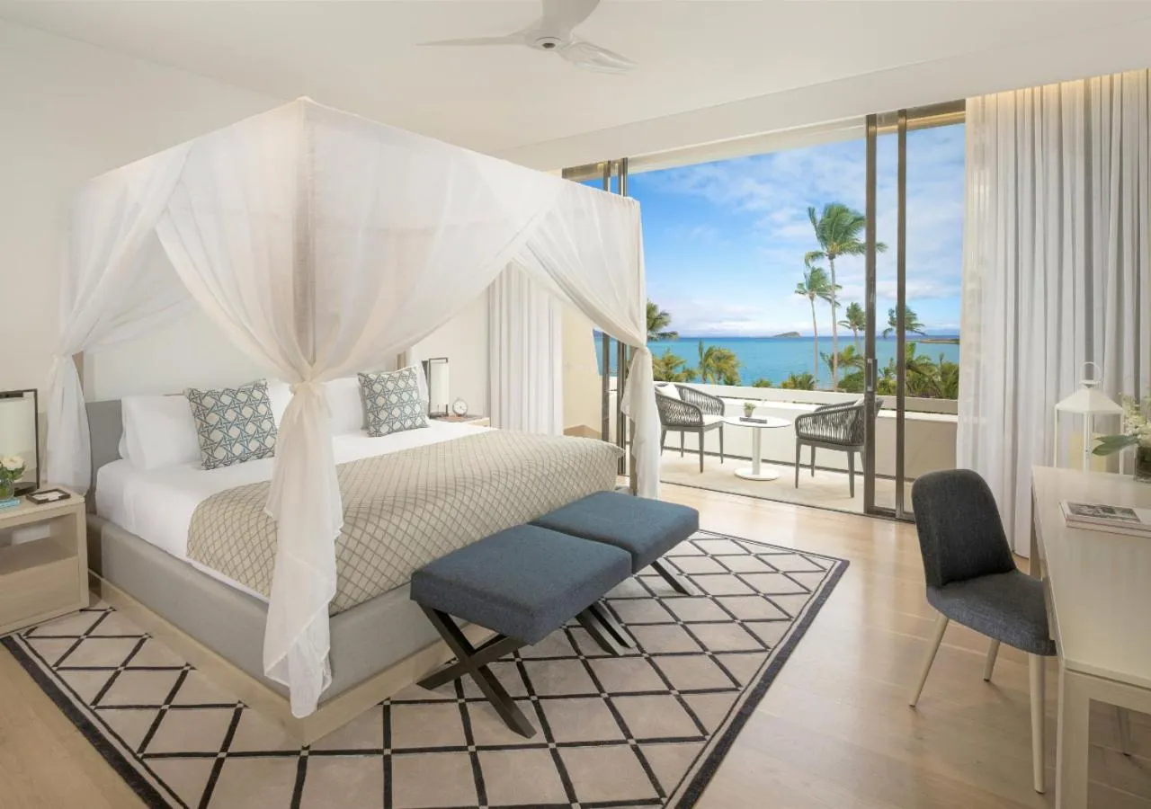 Balcony/Terrace, Bed in InterContinental Hayman Great Barrier Reef