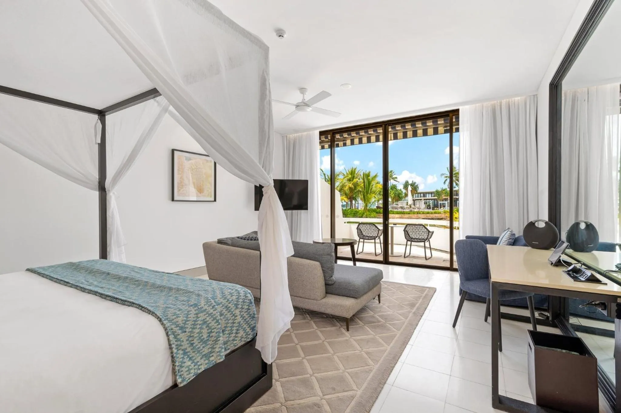 Photo of the whole room, Bed in InterContinental Hayman Great Barrier Reef