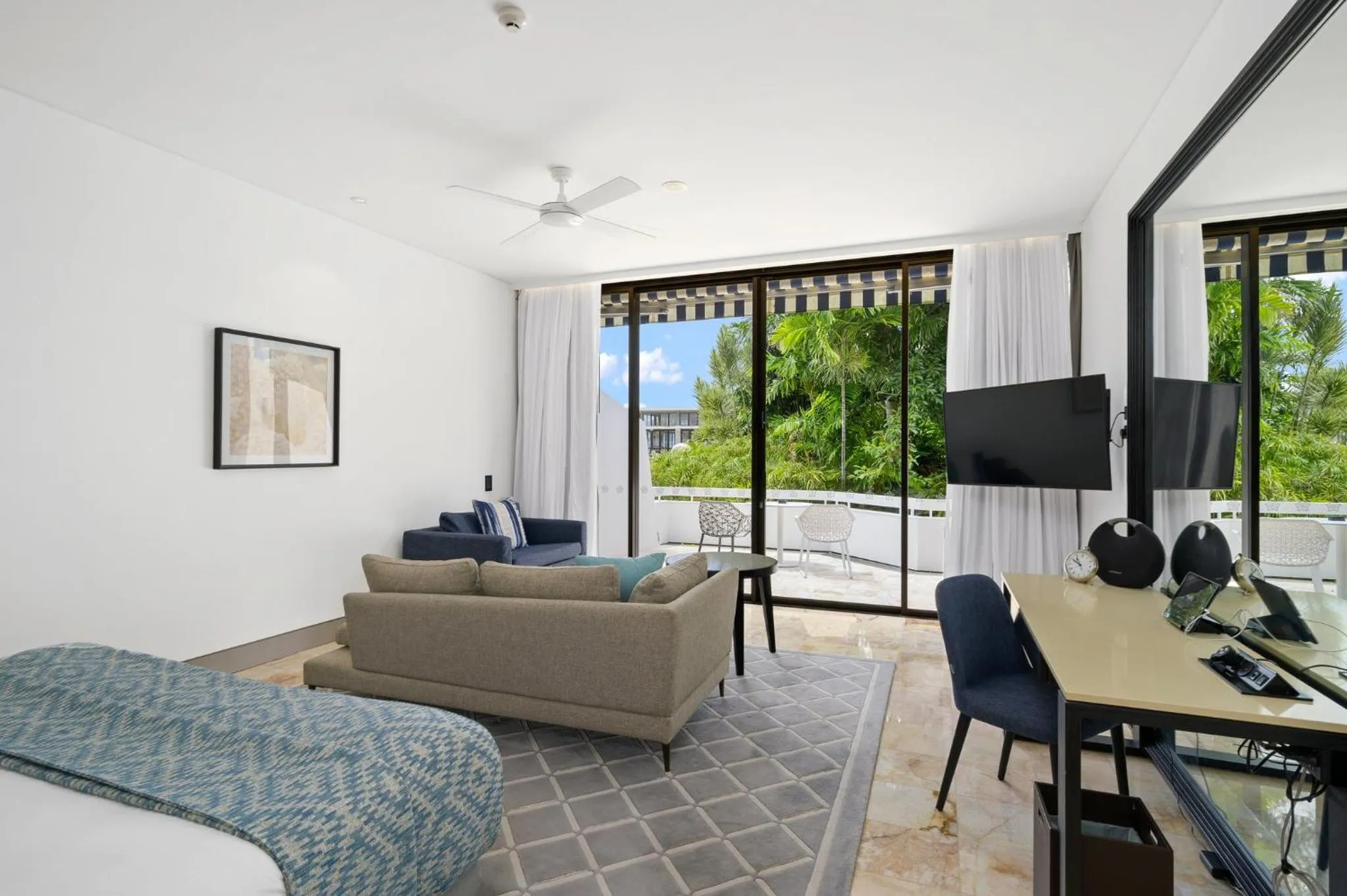 Photo of the whole room, Bed in InterContinental Hayman Great Barrier Reef
