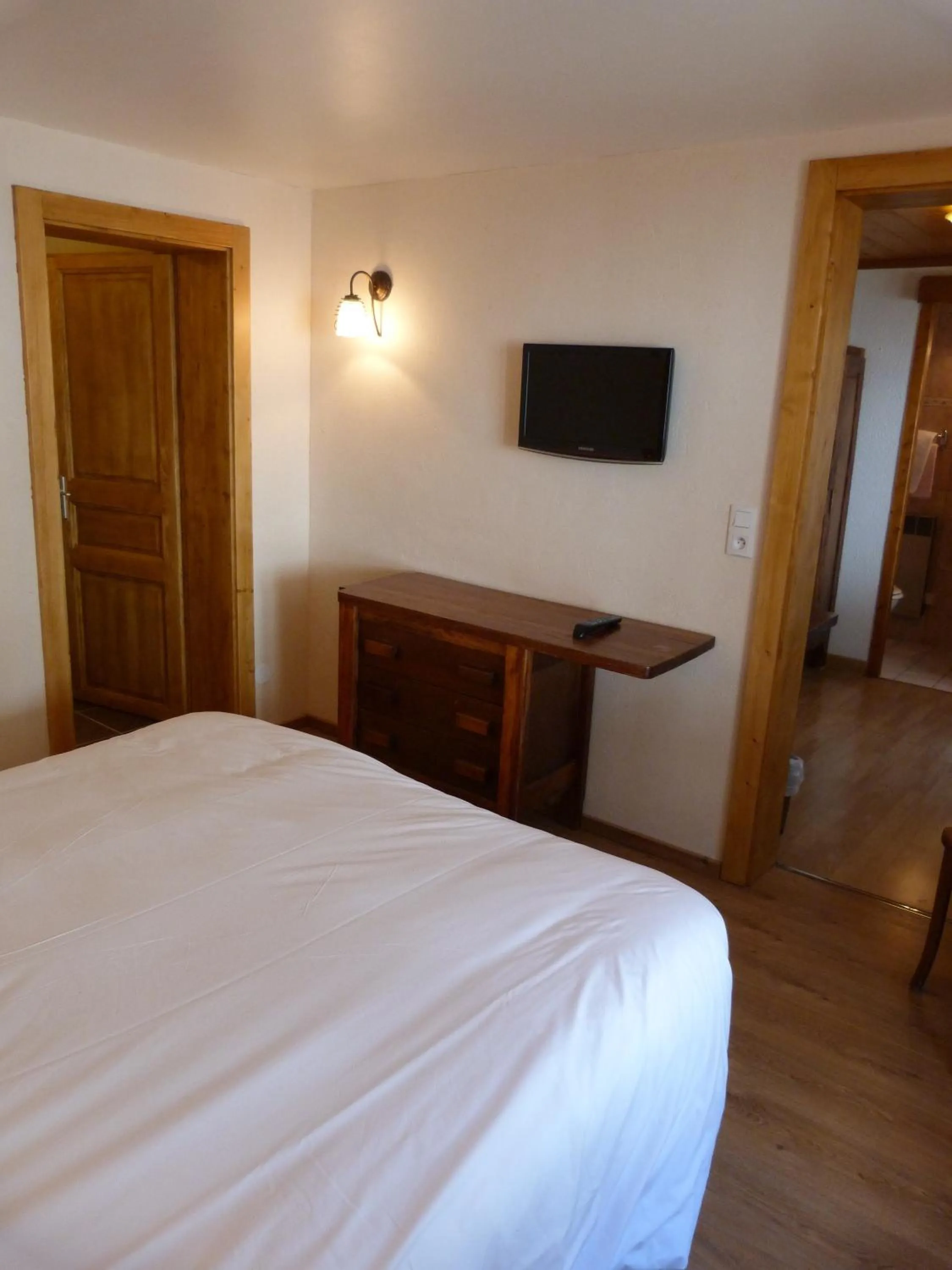 Photo of the whole room, Bed in Hôtel Belalp