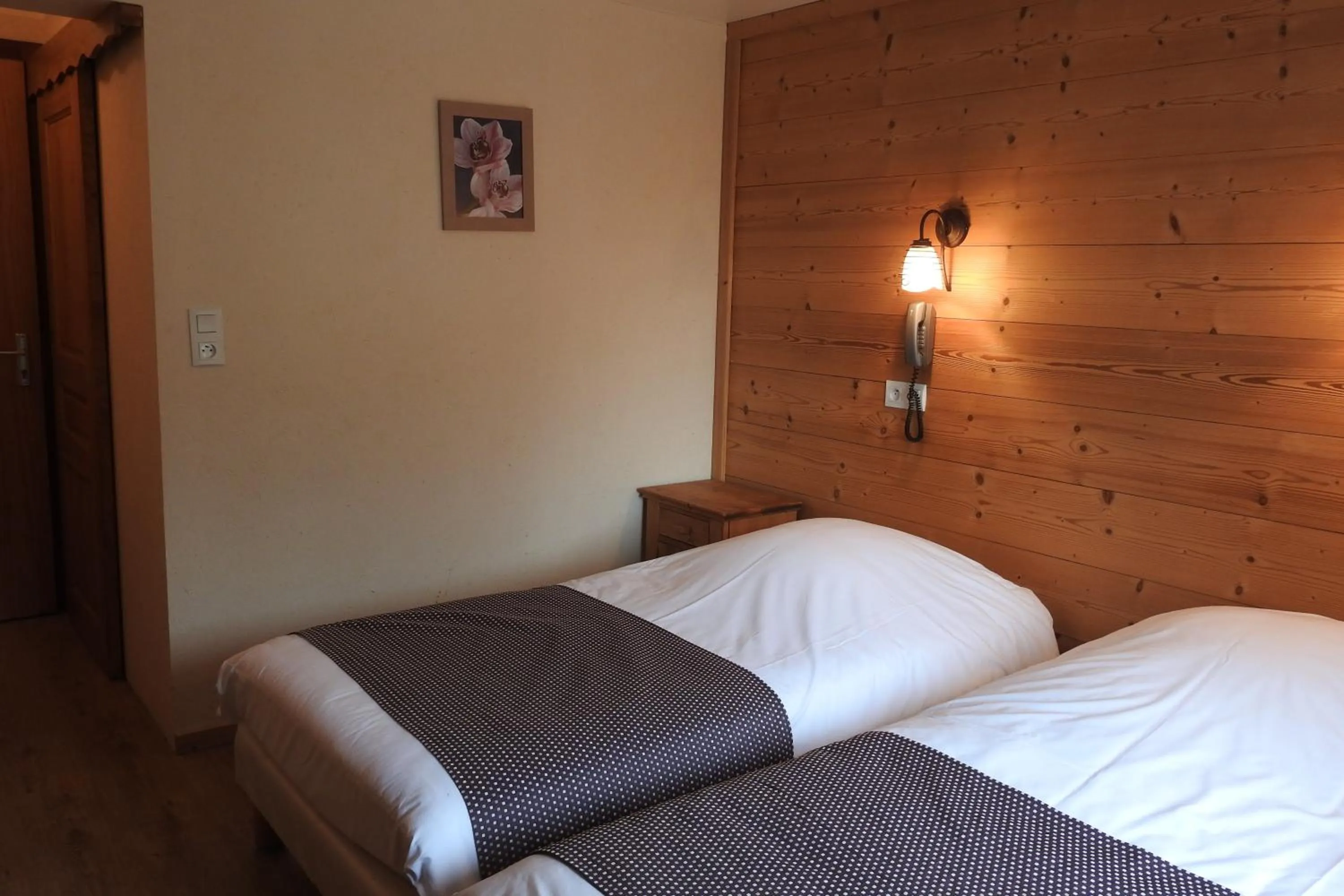 Photo of the whole room, Bed in Hôtel Belalp