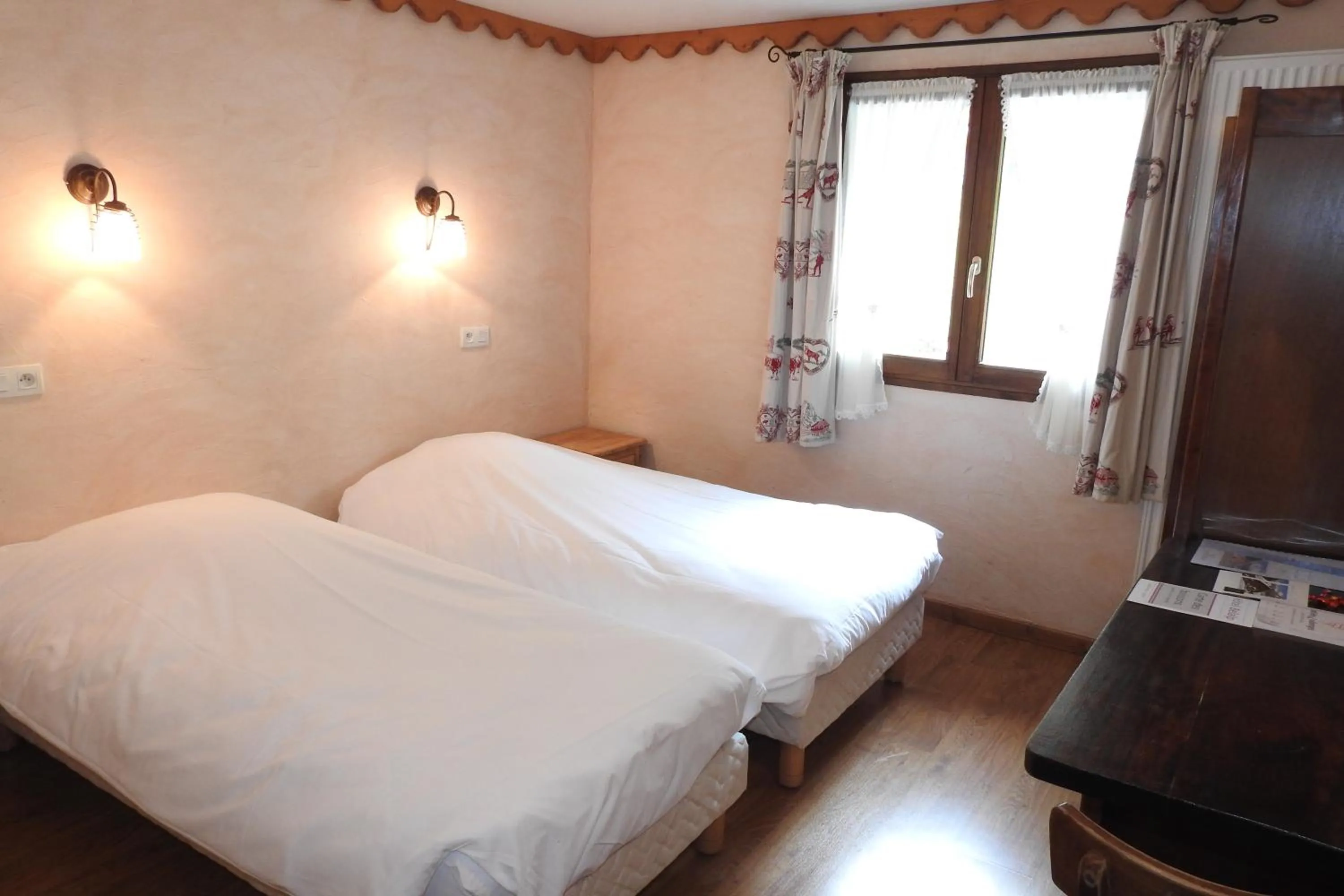 Photo of the whole room, Bed in Hôtel Belalp