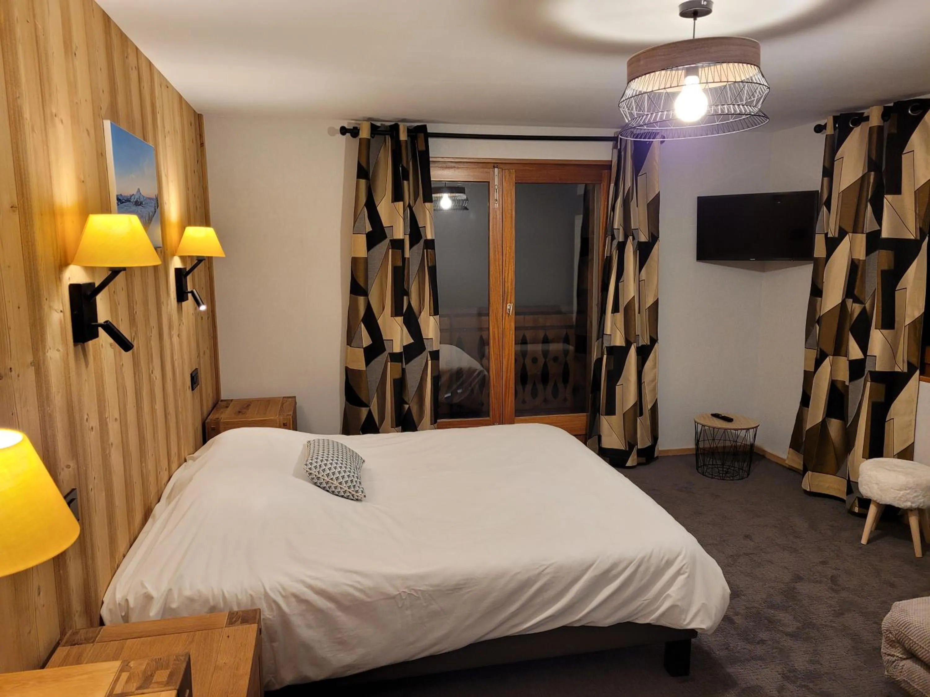 Photo of the whole room, Bed in Hôtel Belalp