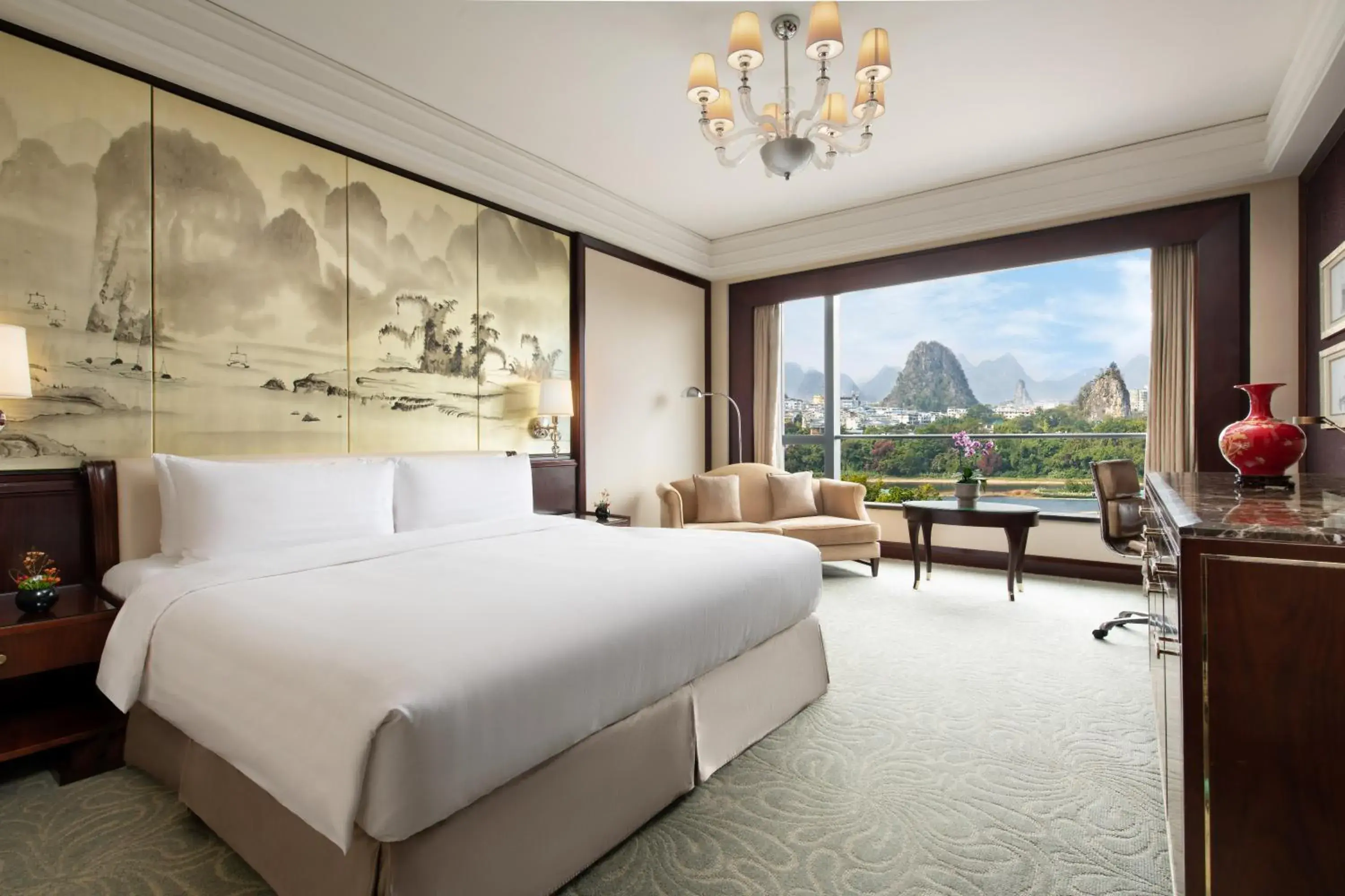 Deluxe King Room with River View in Shangri-La Guilin Deluxe King Room with River View in Shangri-La Guilin