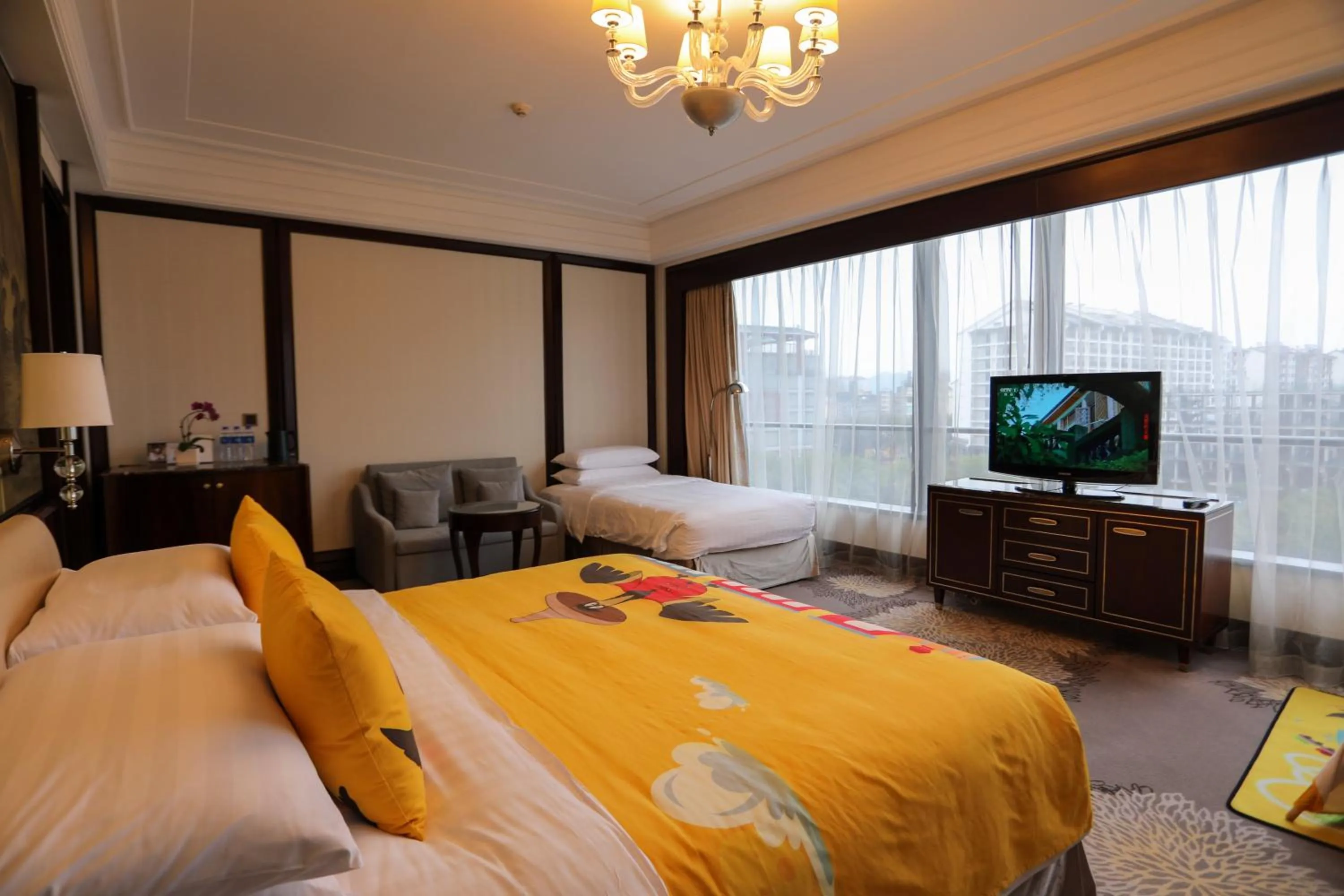 Bed in Shangri-La Guilin