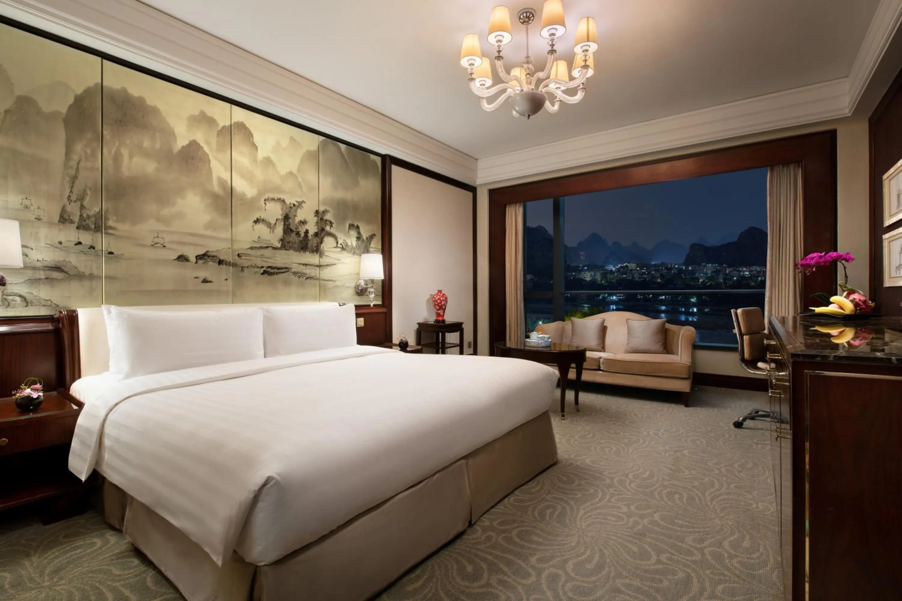 Photo of the whole room, Bed in Shangri-La Guilin