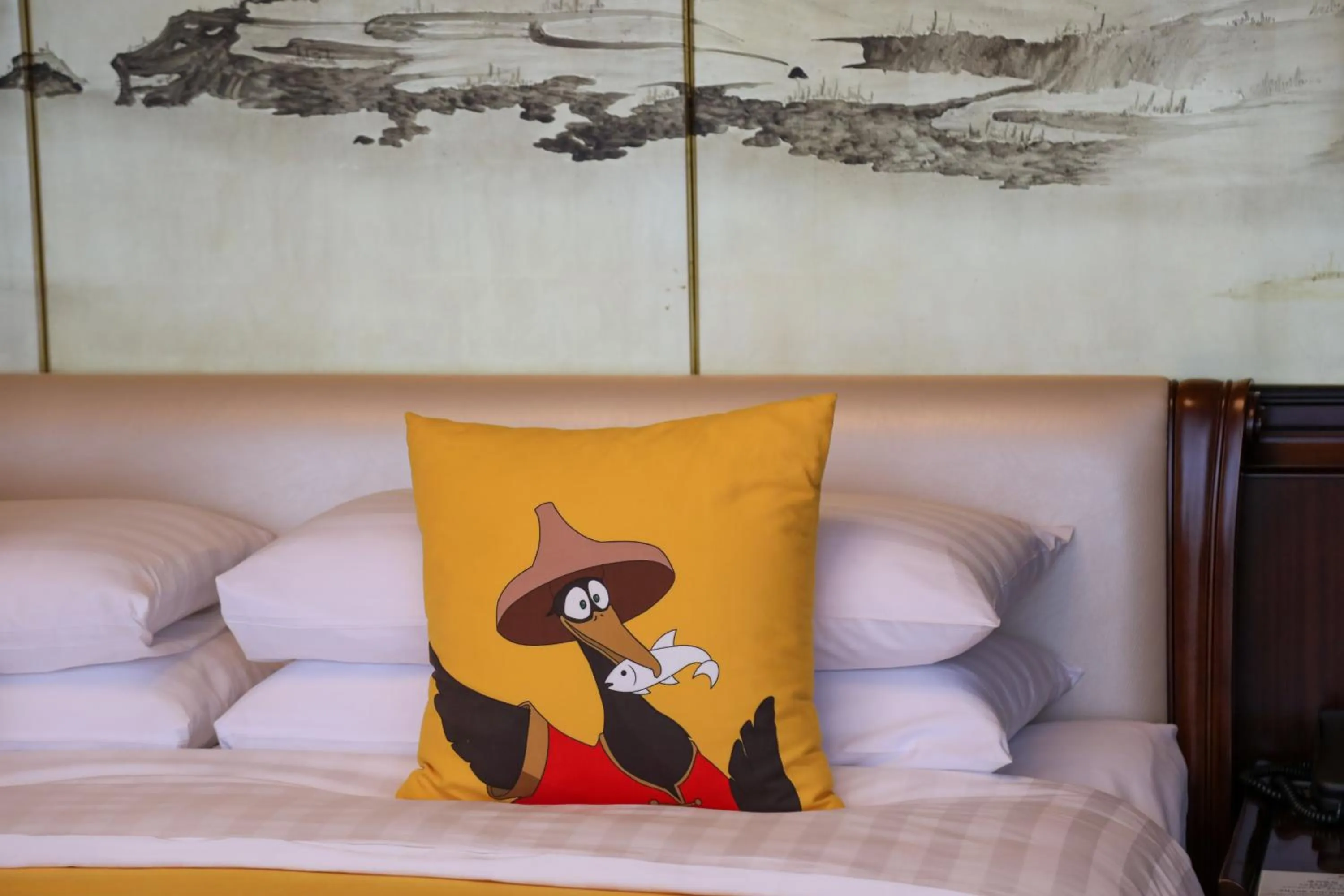 Bed in Shangri-La Guilin