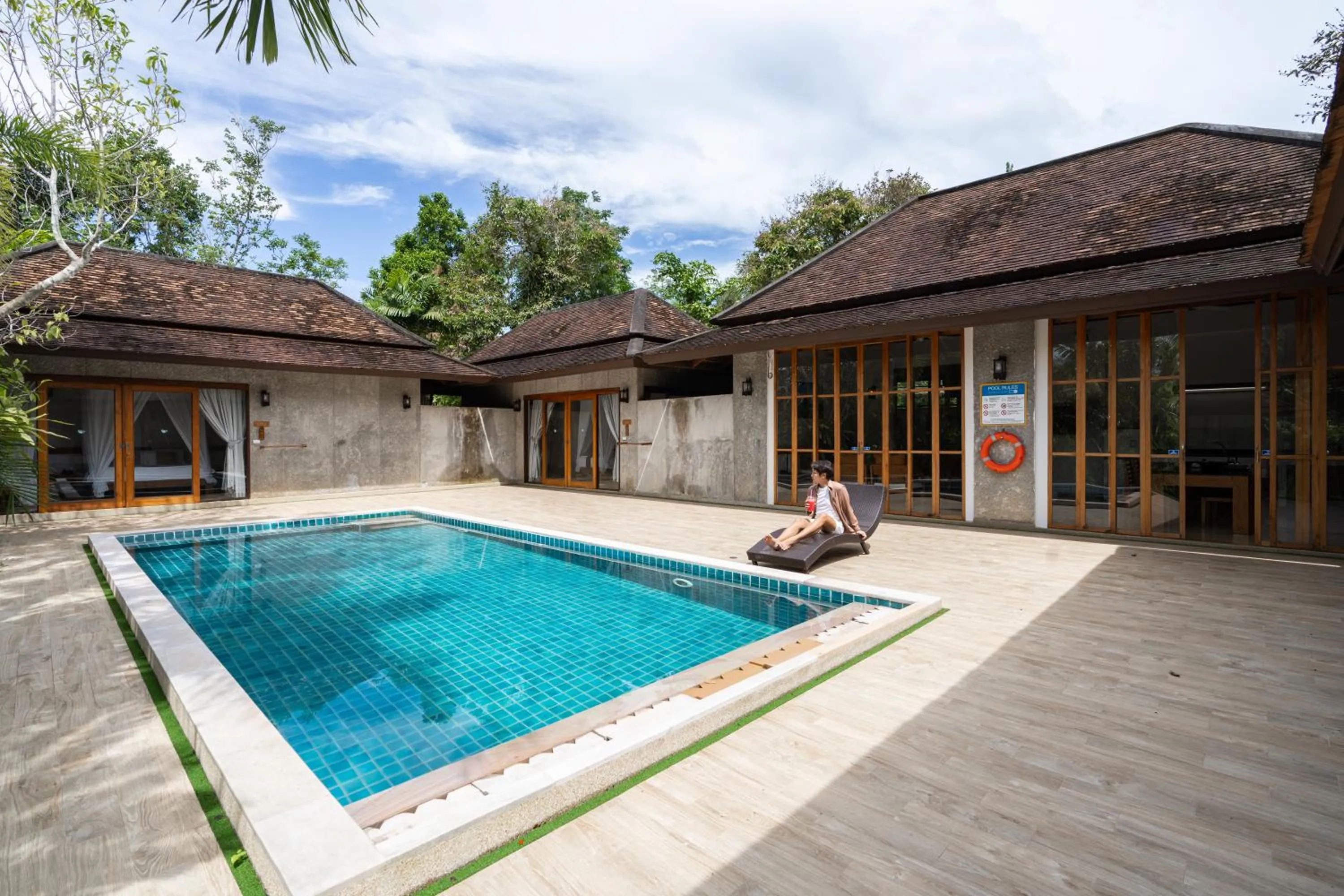 Swimming pool in Bor Saen Pool Villa