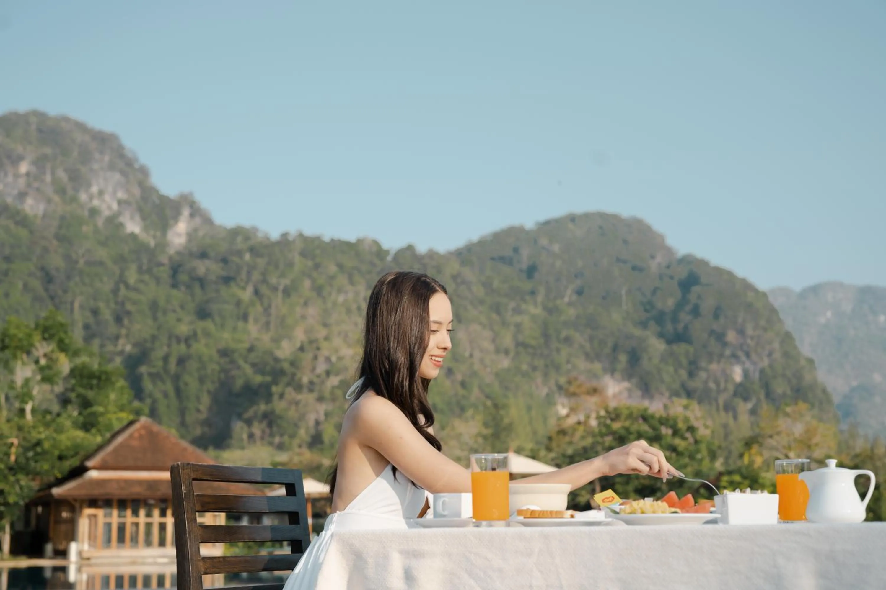 Restaurant/places to eat in Bor Saen Pool Villa