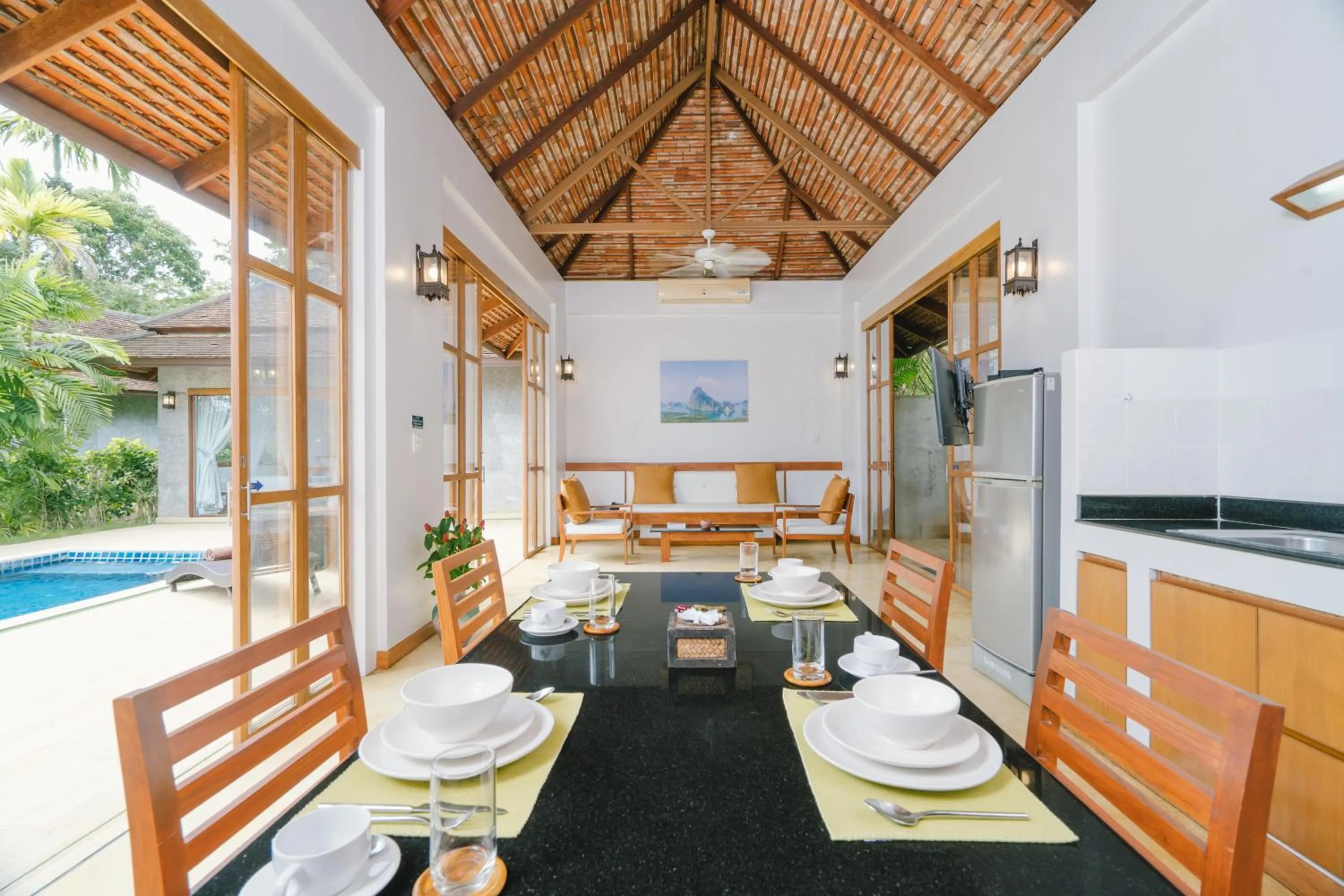 Dining area in Bor Saen Pool Villa