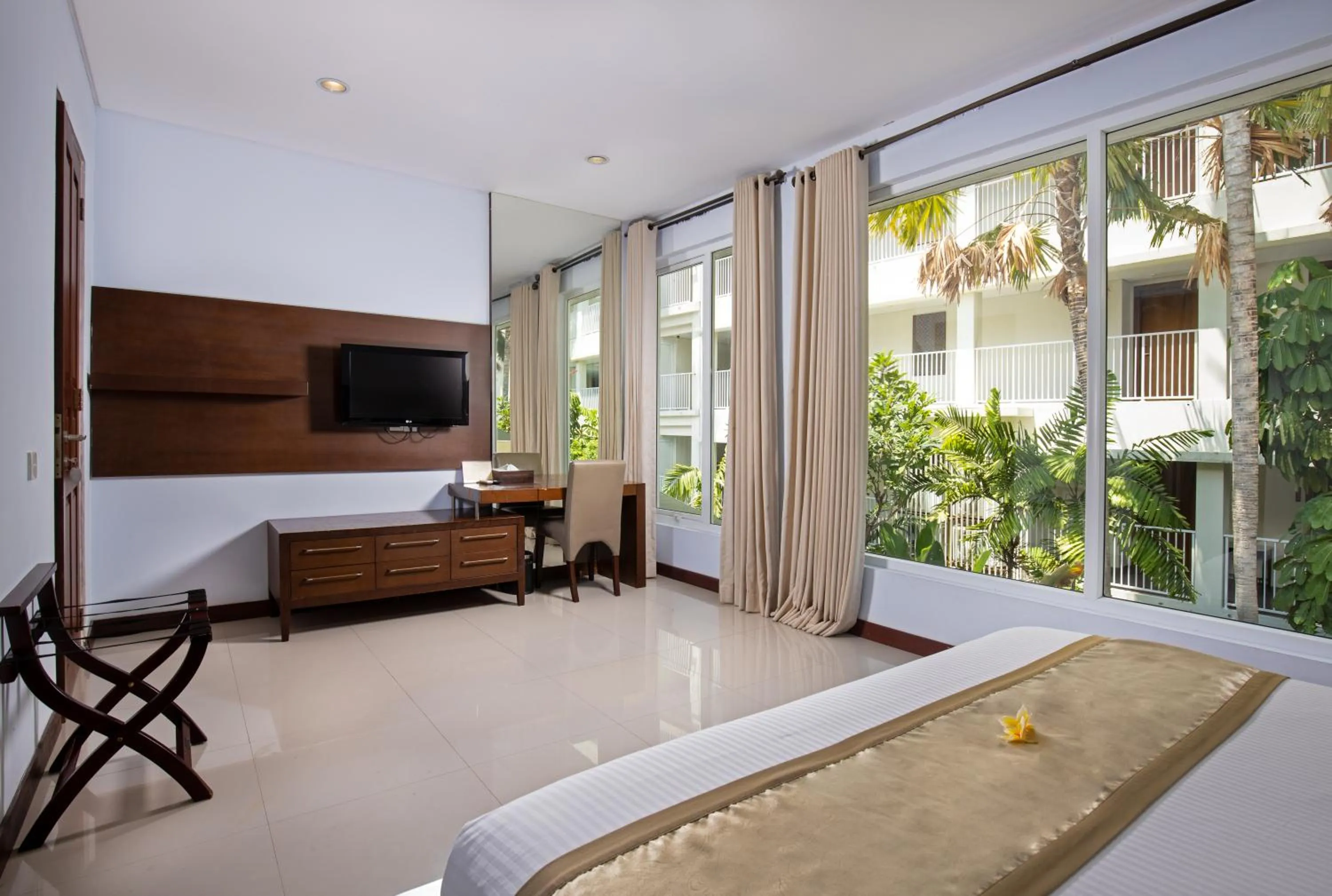 Bed in Danoya Private Luxury Residences