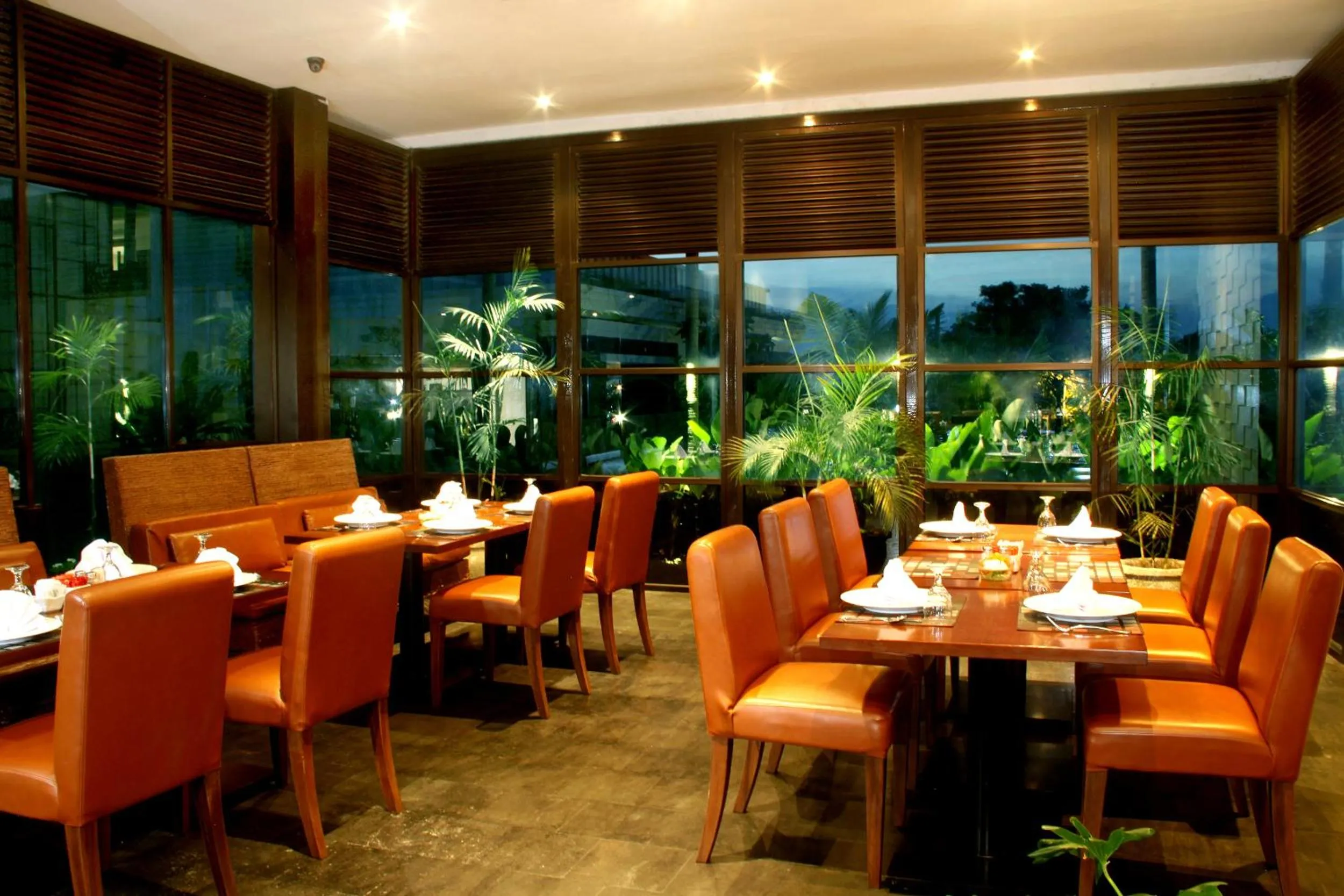 Restaurant/places to eat in Danoya Private Luxury Residences