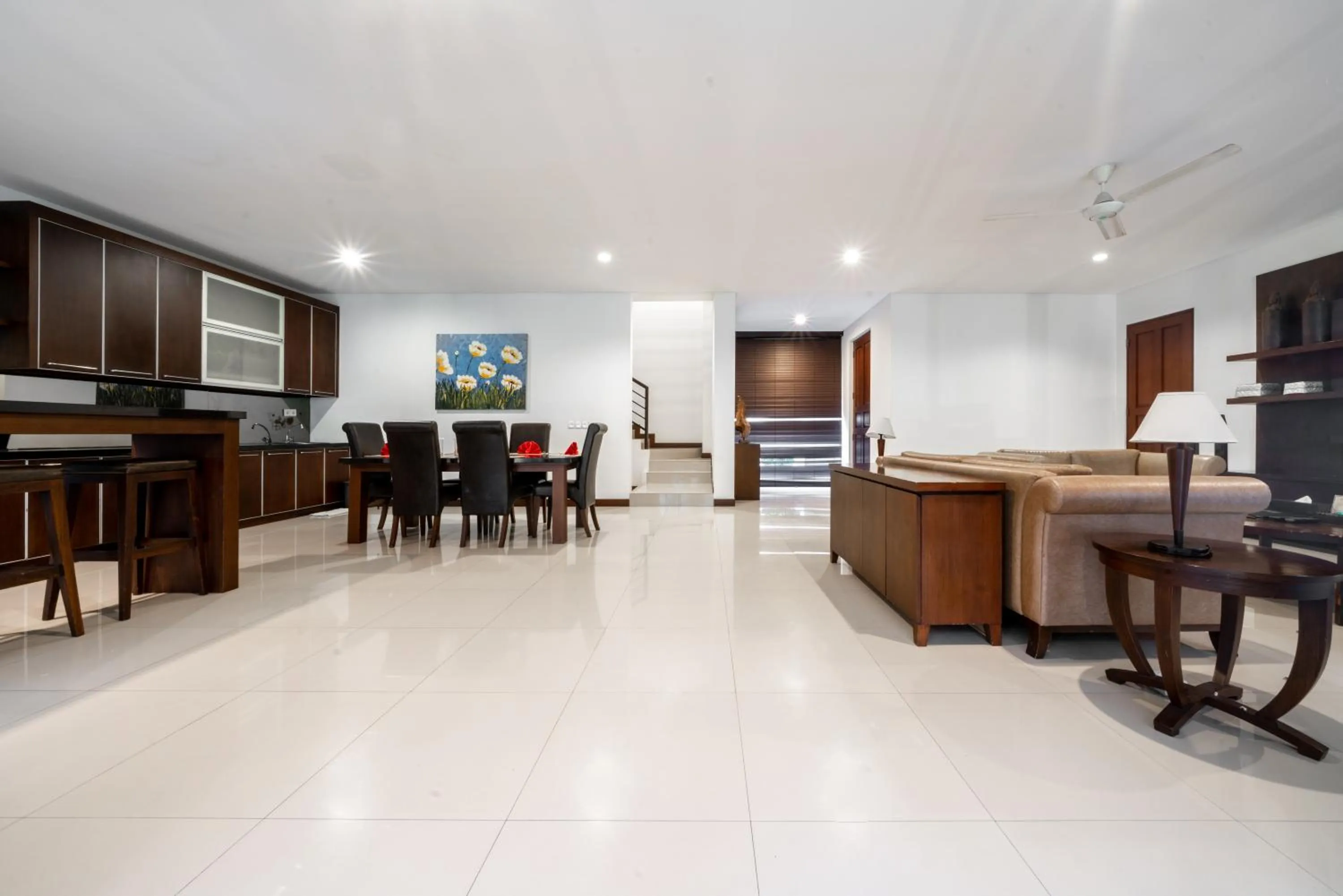 Seating area in Danoya Private Luxury Residences