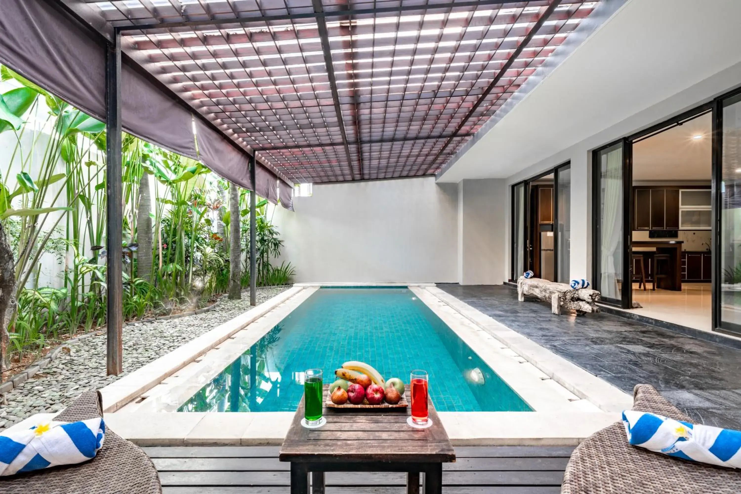 Swimming pool in Danoya Private Luxury Residences Swimming pool in Danoya Private Luxury Residences