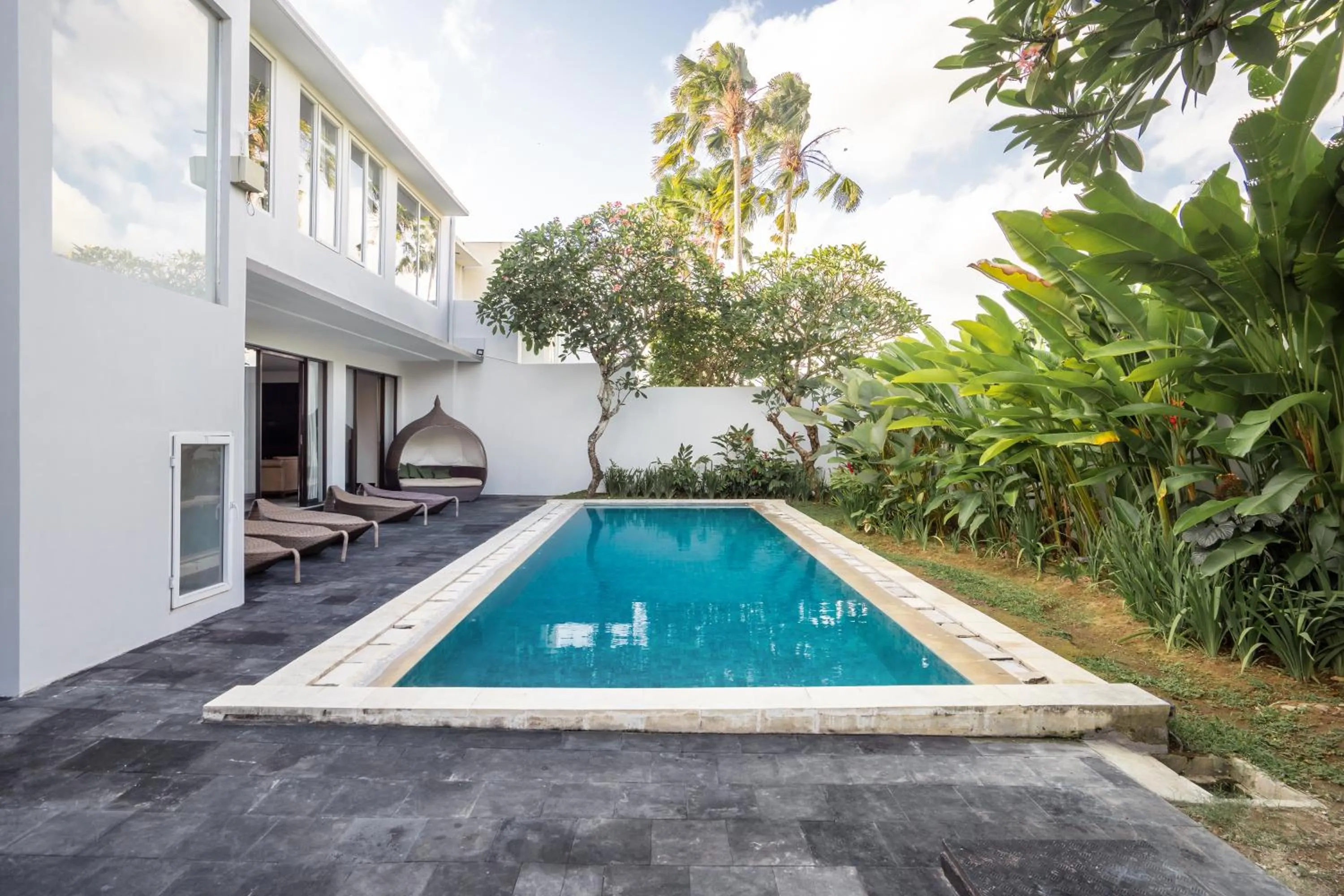 Garden in Danoya Private Luxury Residences