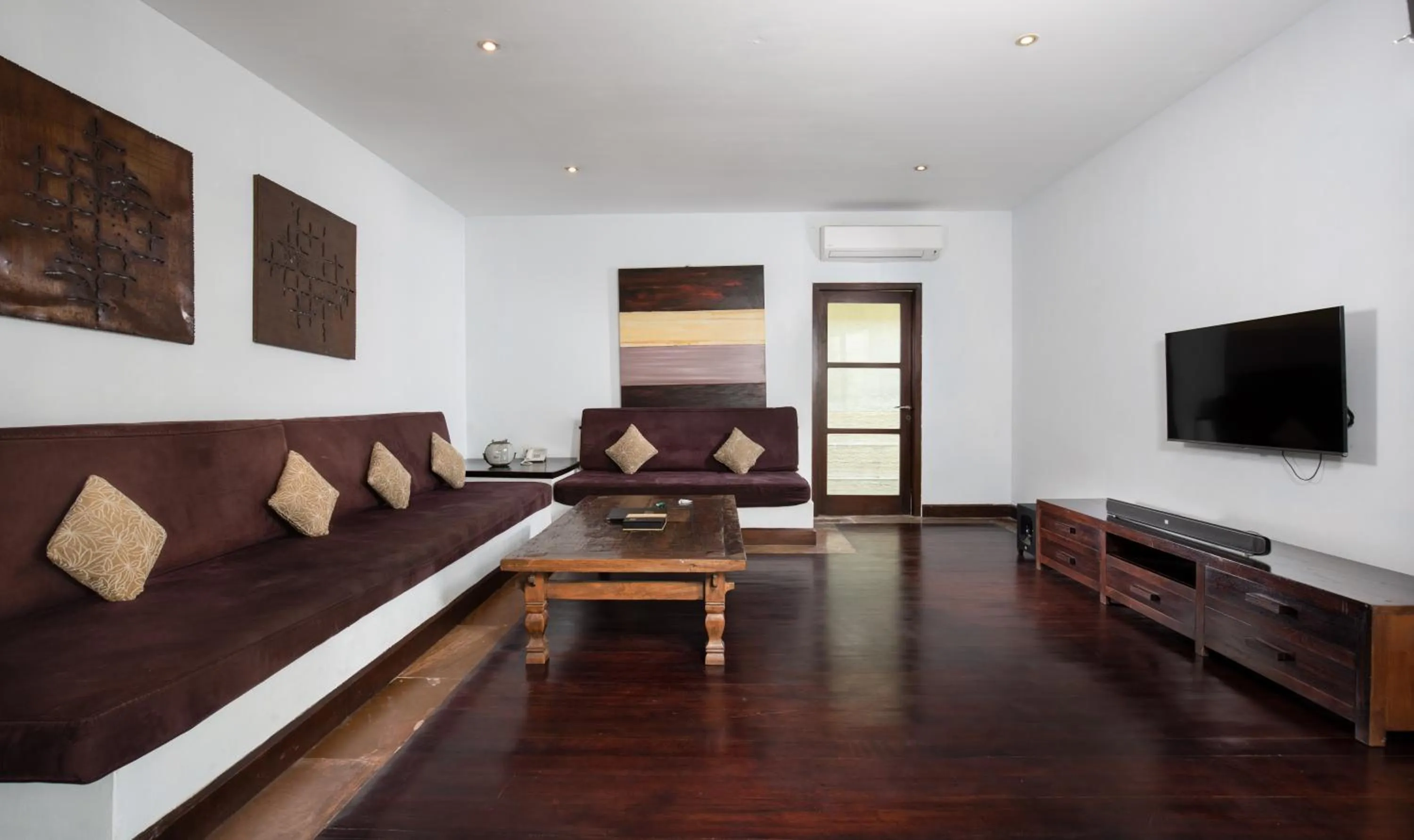 Communal lounge/ TV room in Danoya Private Luxury Residences