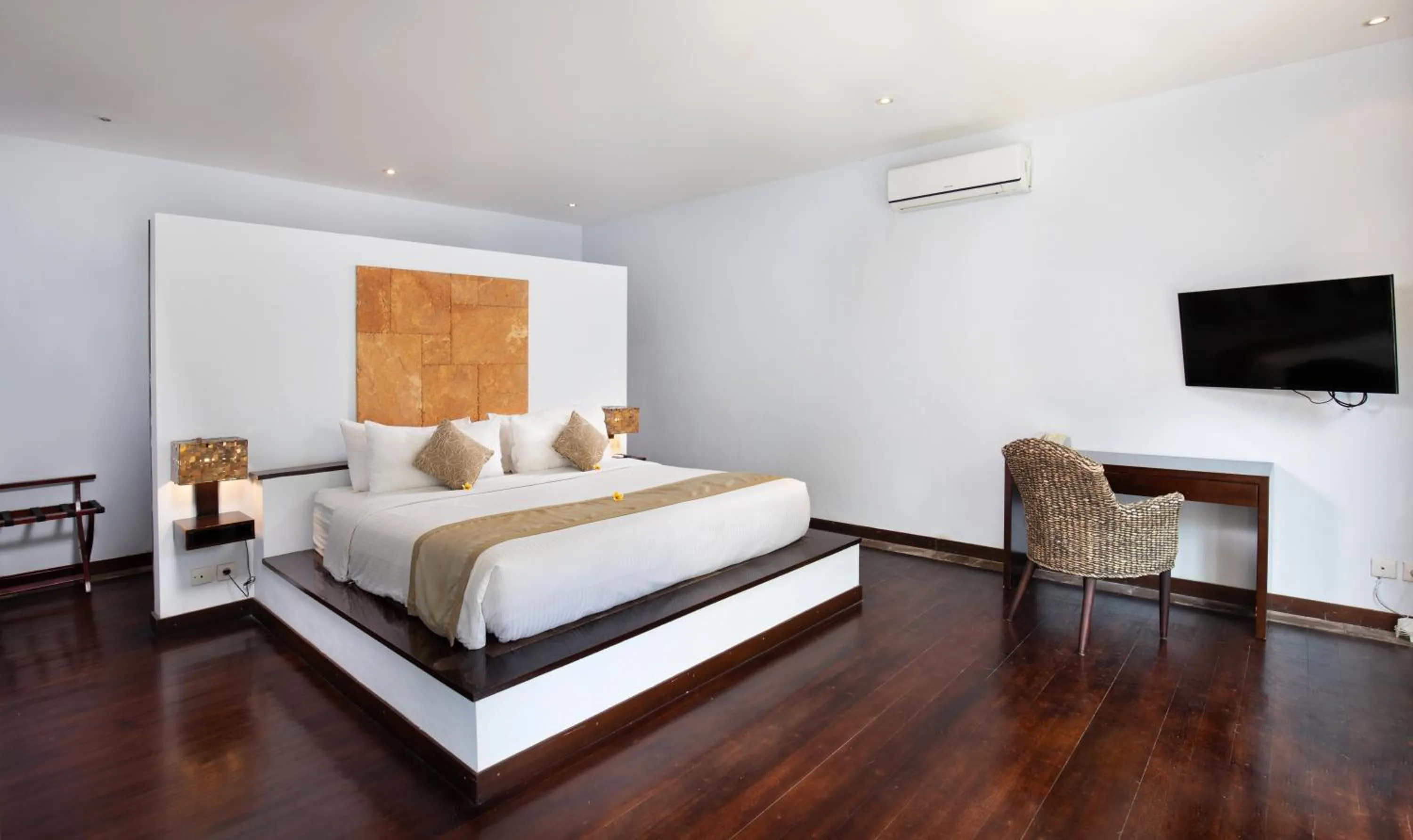 Bed in Danoya Private Luxury Residences