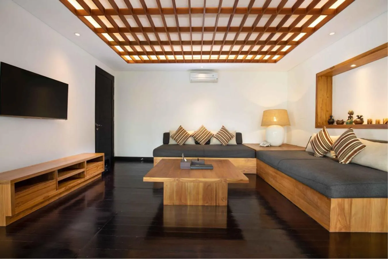 Communal lounge/ TV room in Danoya Private Luxury Residences