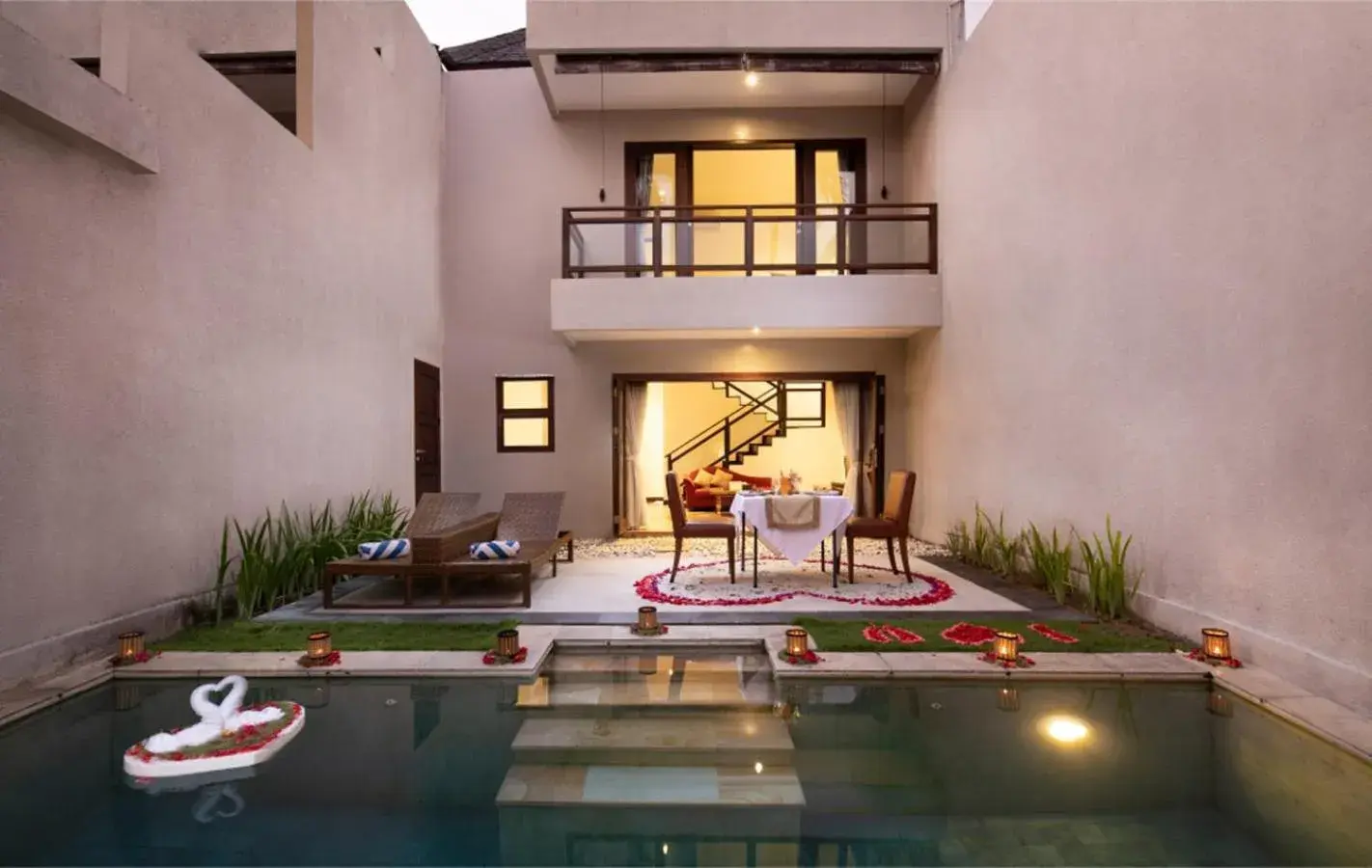 Swimming pool in Danoya Private Luxury Residences Swimming pool in Danoya Private Luxury Residences