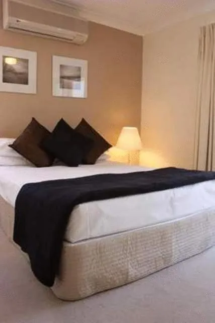 Bed in Santana Resort Surfers Paradise