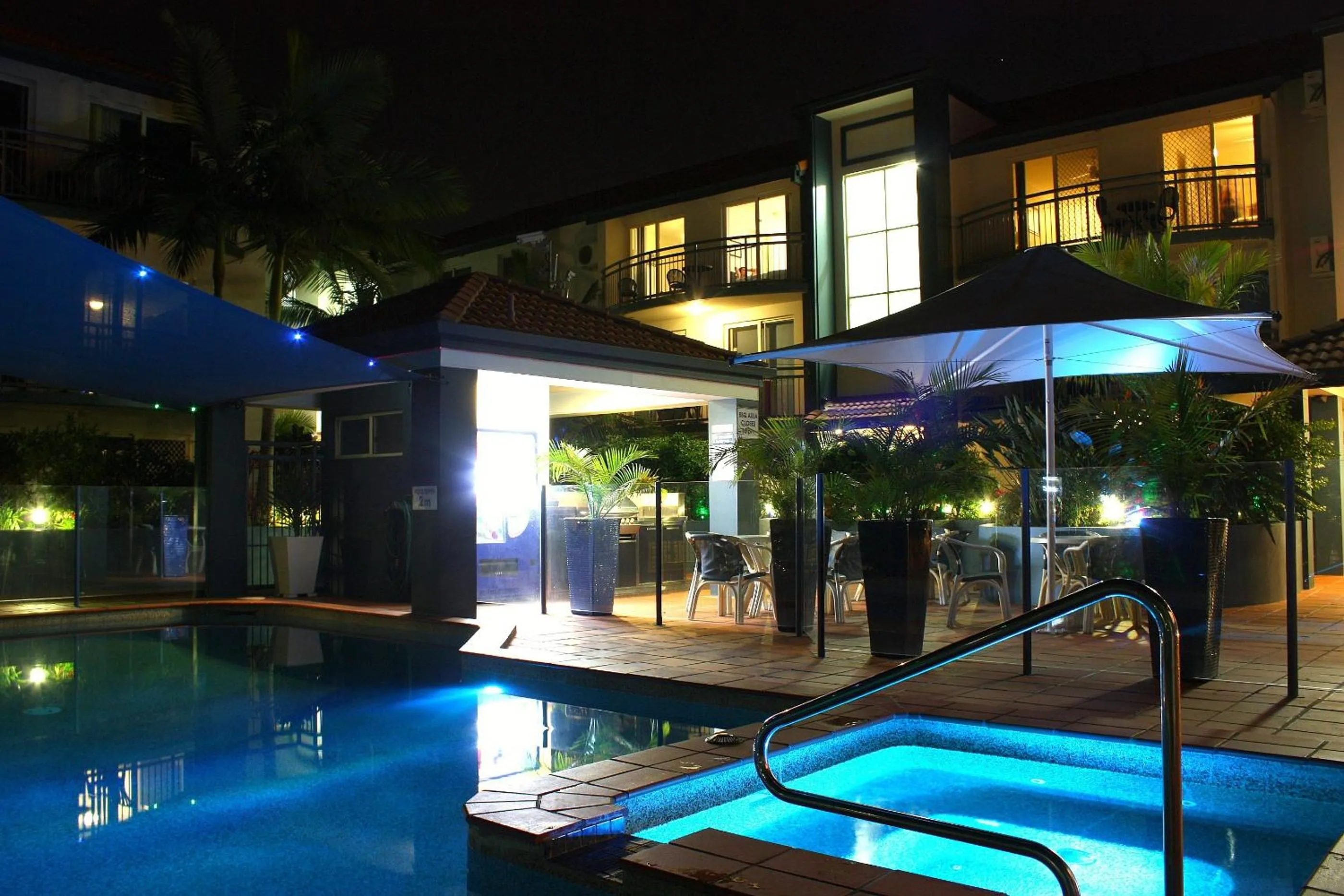 Swimming pool in Santana Resort Surfers Paradise