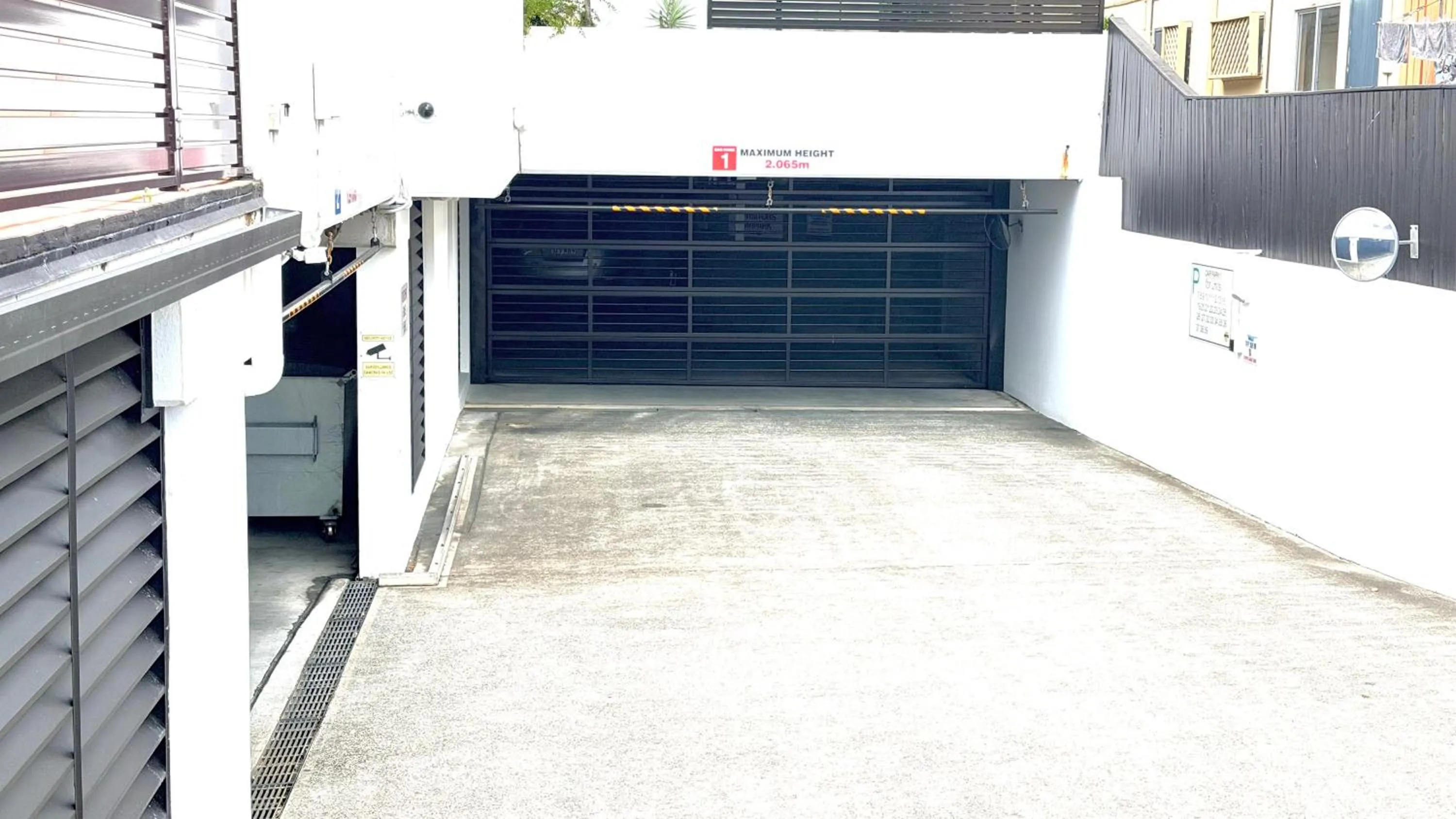 Parking in Santana Resort Surfers Paradise