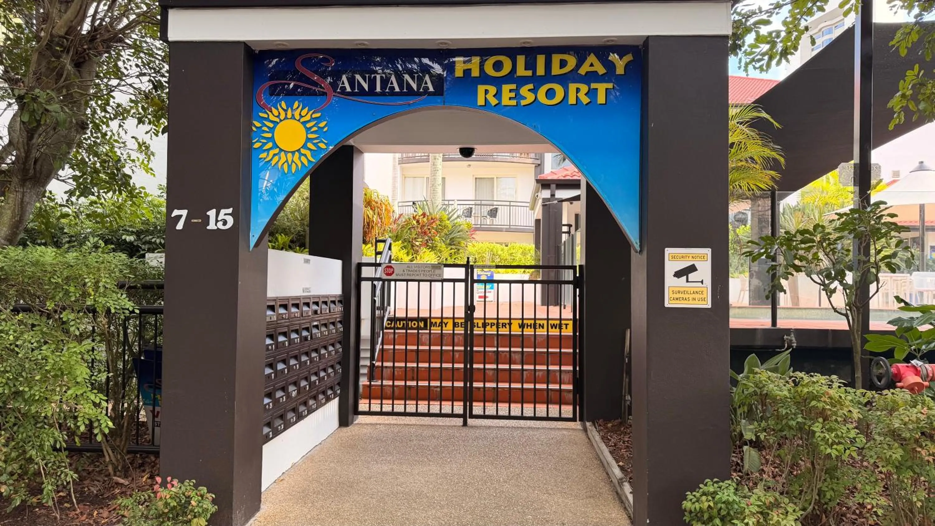Facade/entrance in Santana Resort Surfers Paradise