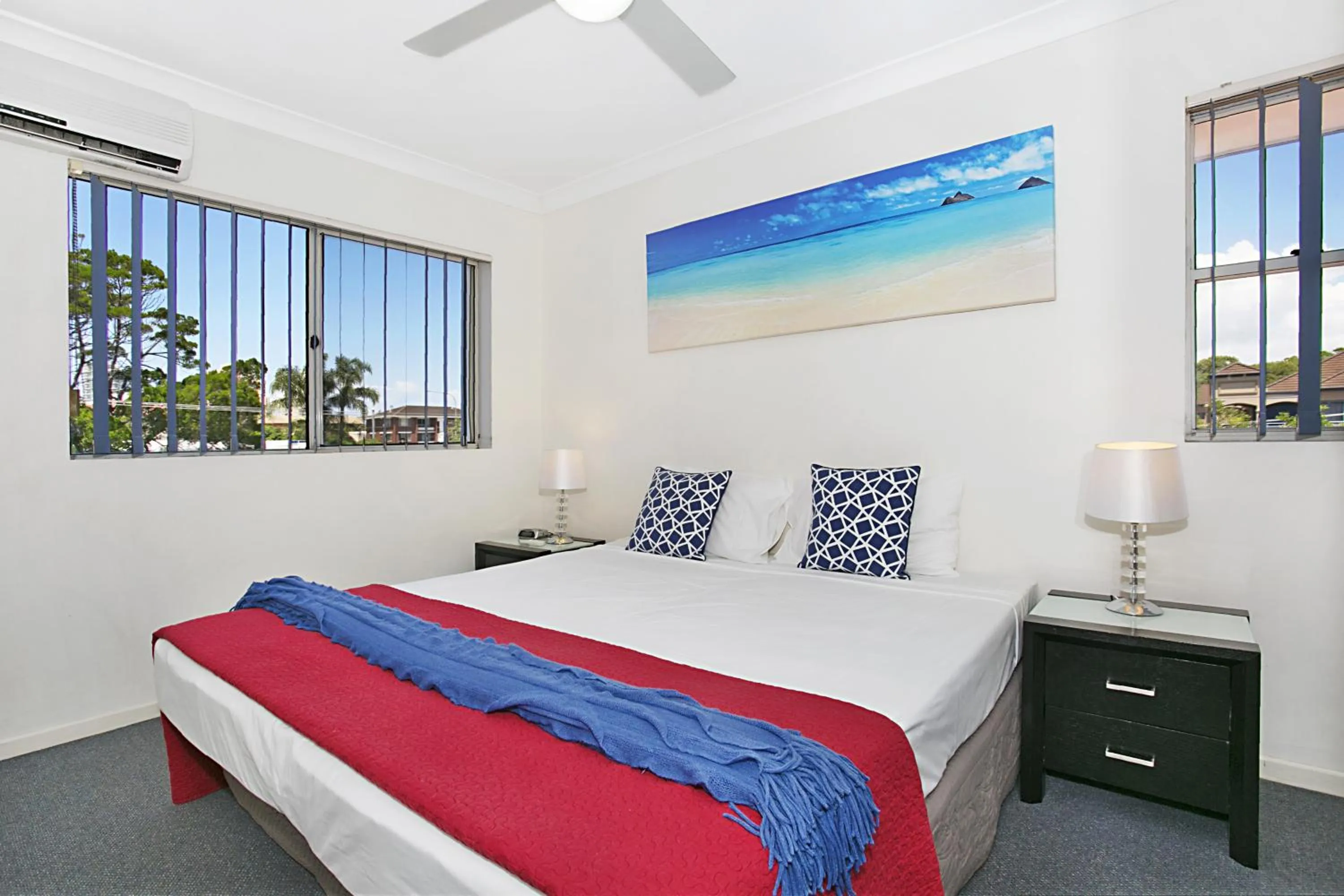 View (from property/room), Bed in Santana Resort Surfers Paradise