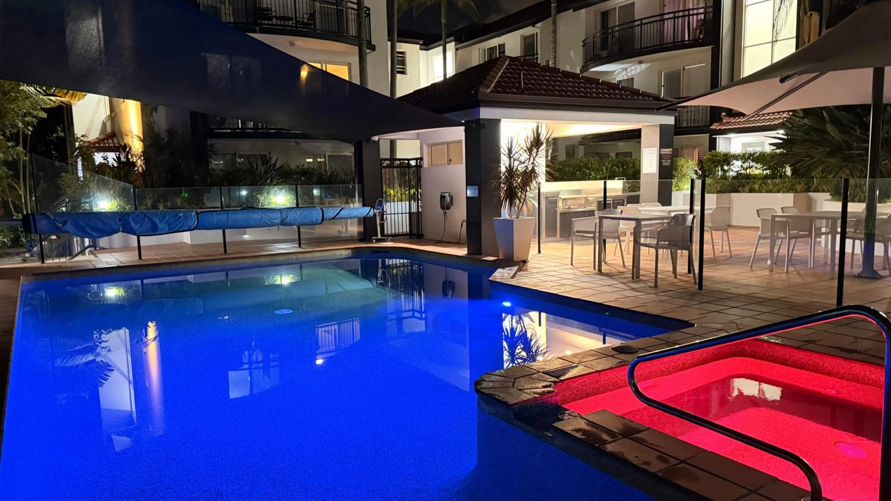 Swimming pool in Santana Resort Surfers Paradise