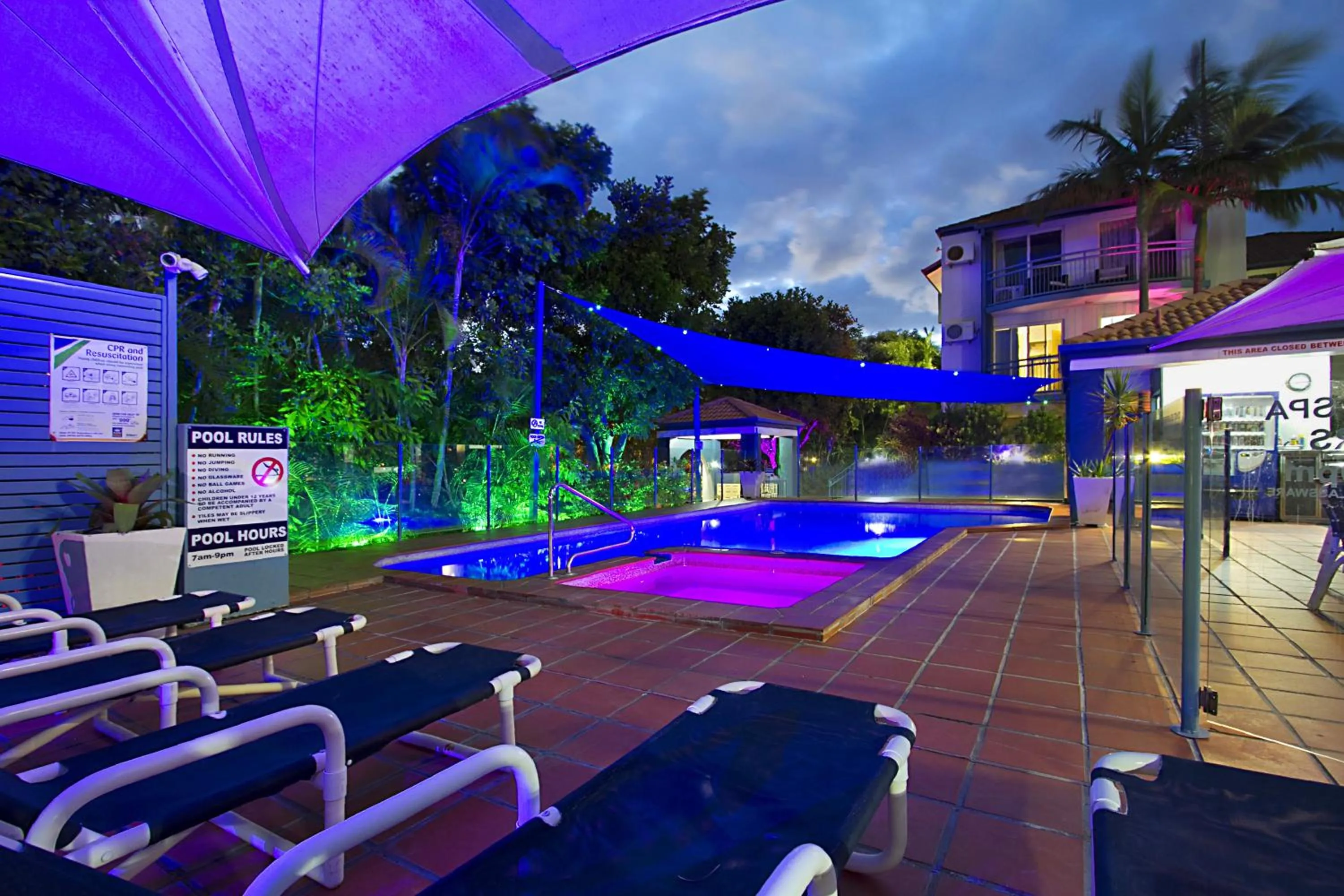 Swimming pool in Santana Resort Surfers Paradise