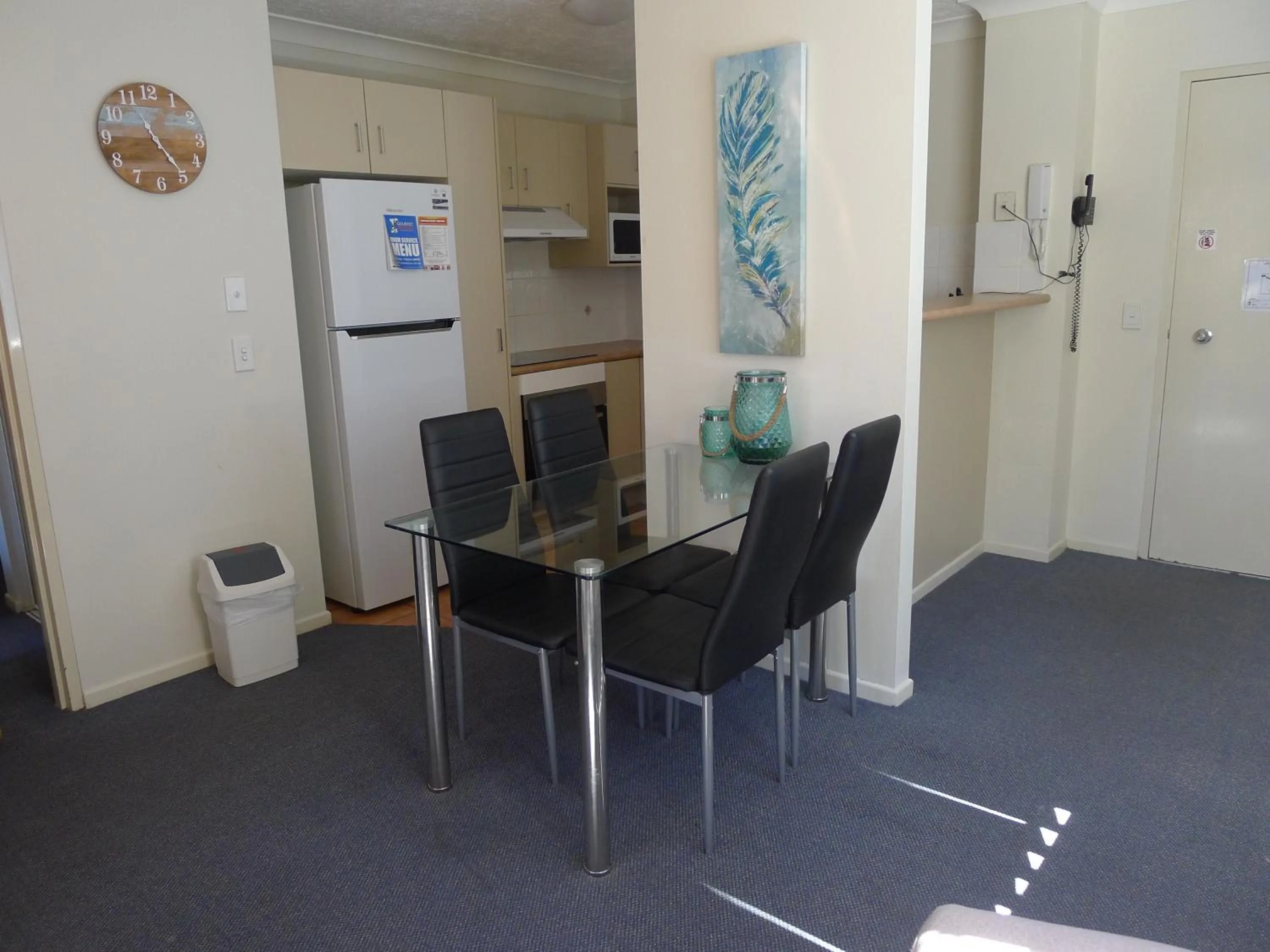 Dining area in Santana Resort Surfers Paradise