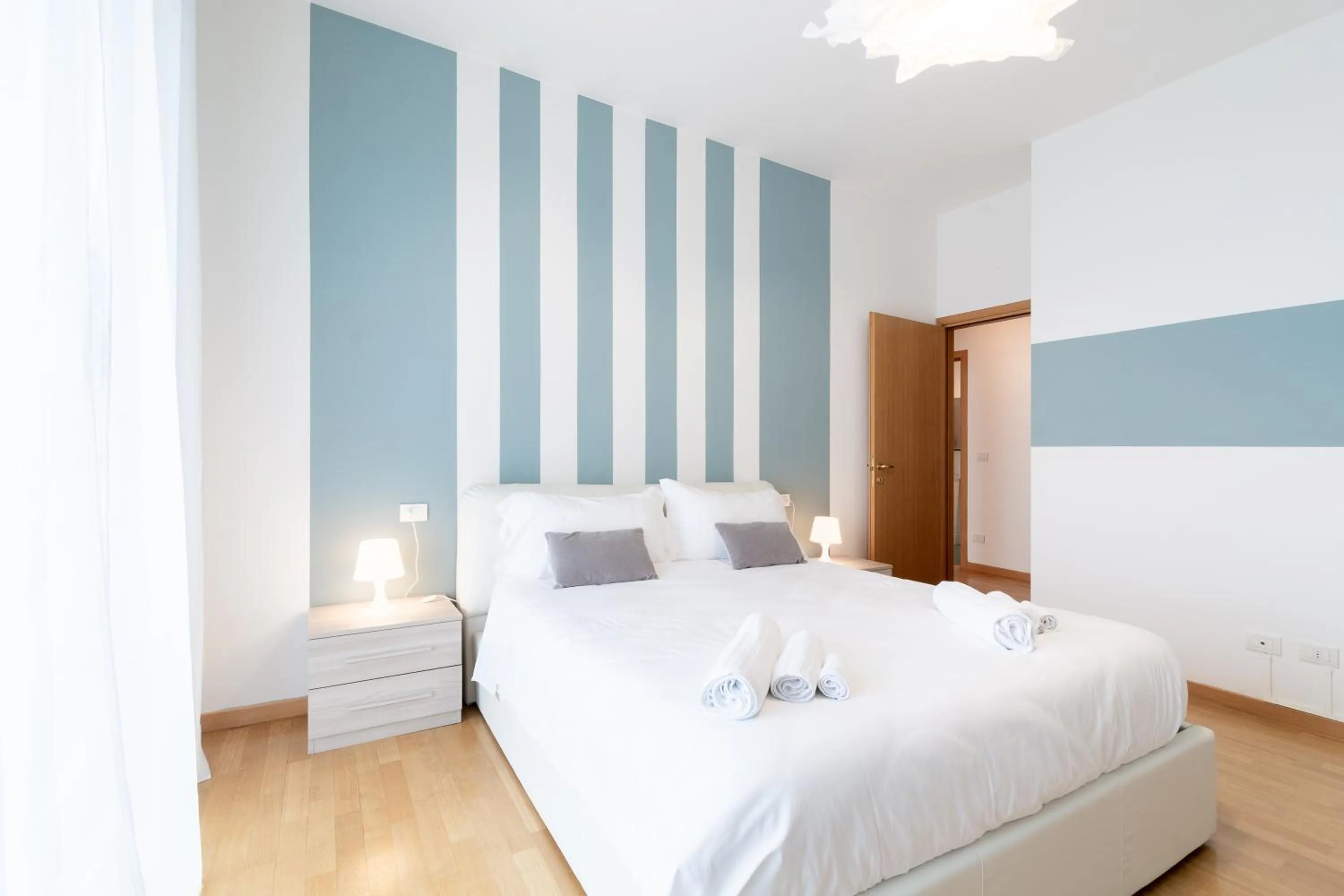 Bed in 4 Star Family & Friends Apt - Self Check-in