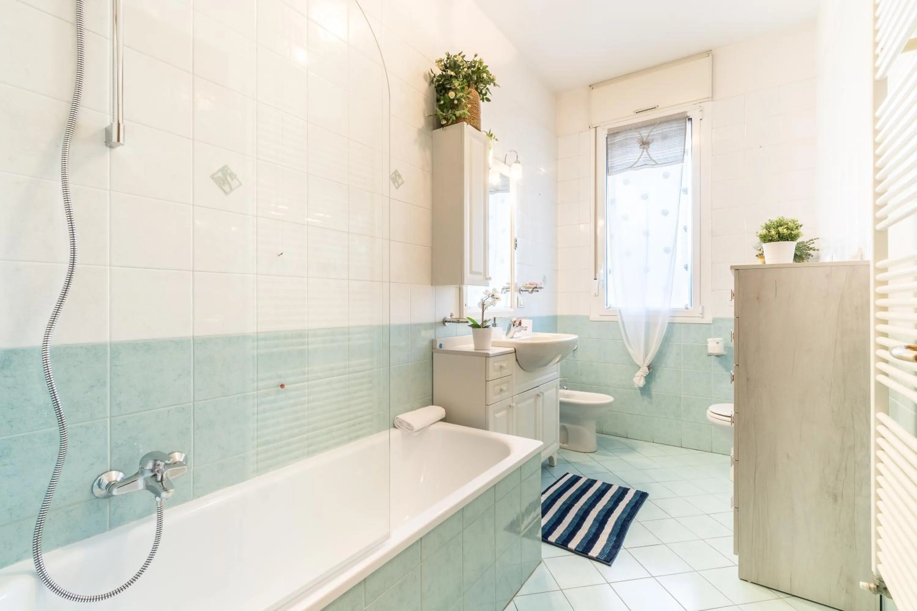 Toilet in 4 Star Family & Friends Apt - Self Check-in