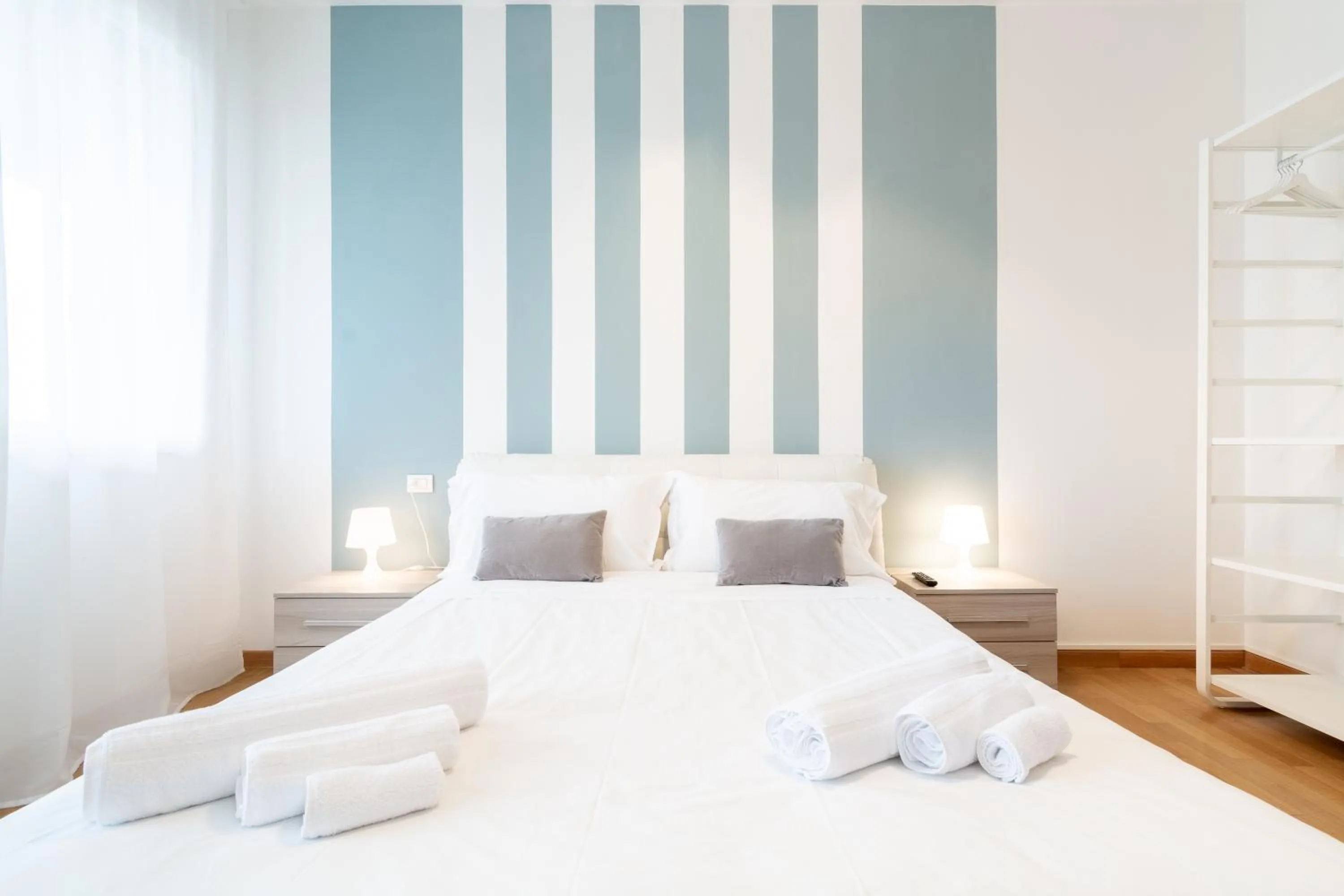 Bed in 4 Star Family & Friends Apt - Self Check-in