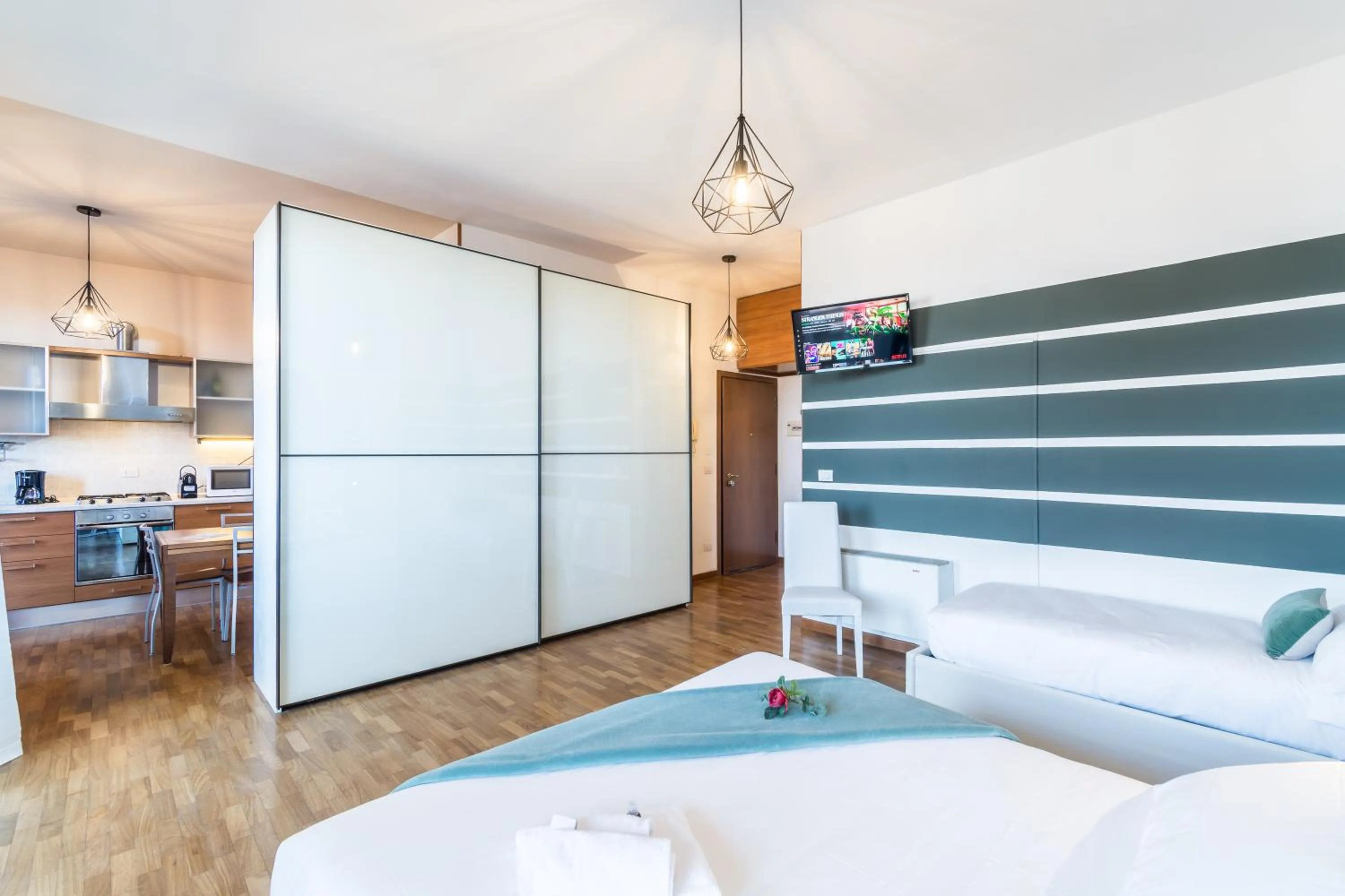 Bed in 4 Star Family & Friends Apt - Self Check-in