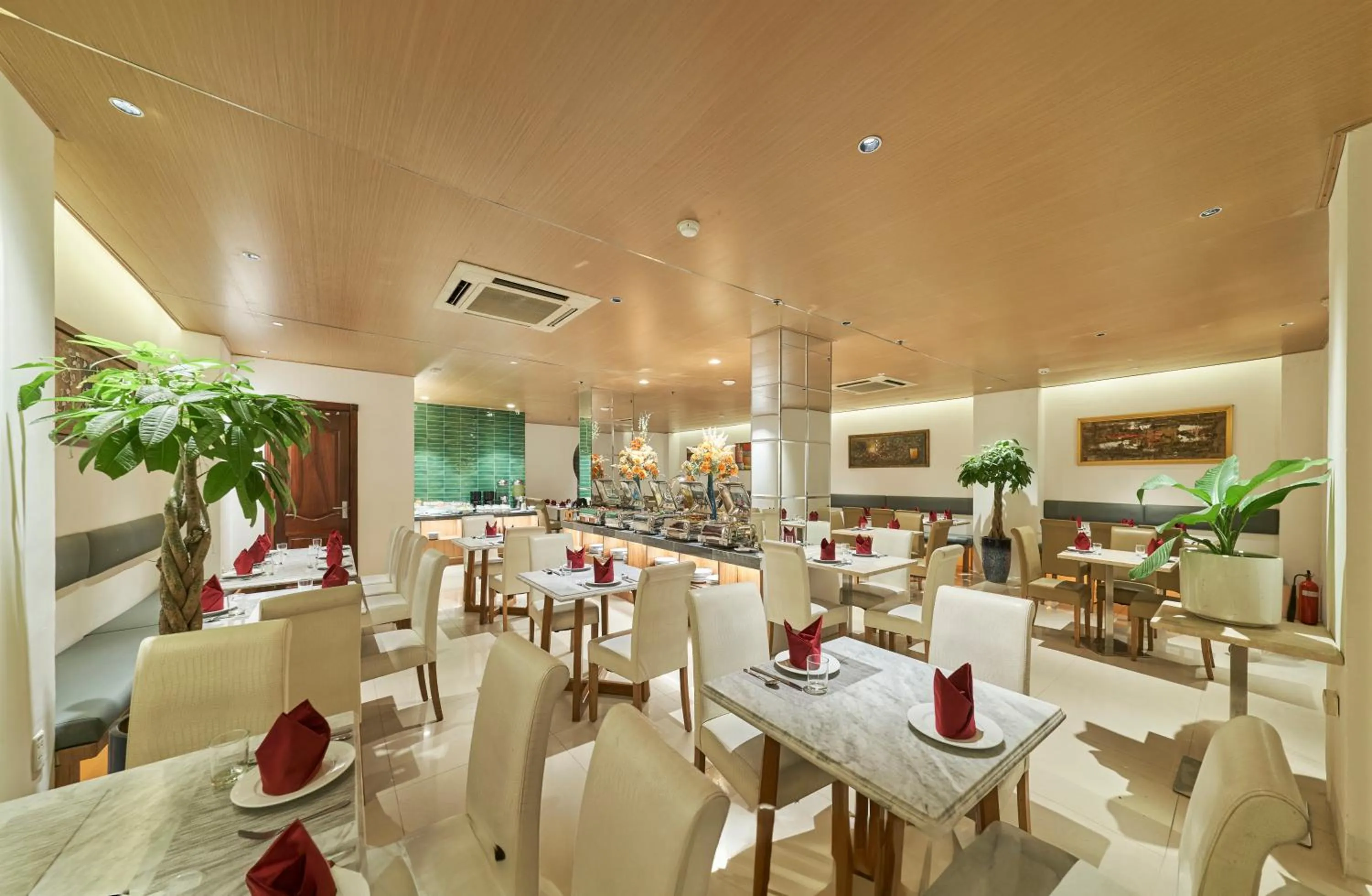Restaurant/places to eat in Sky Gem Hotel - Ben Thanh