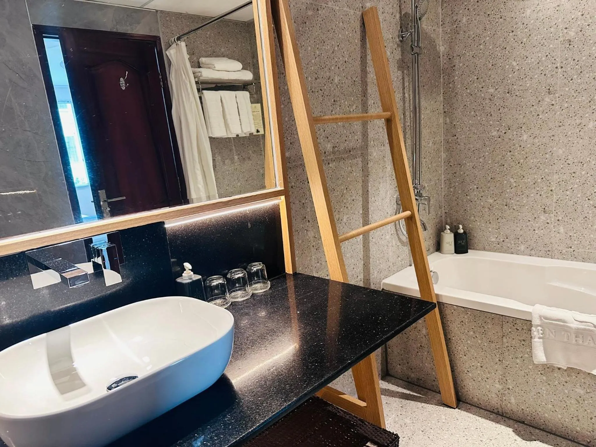 Toilet in Sky Gem Hotel - Ben Thanh