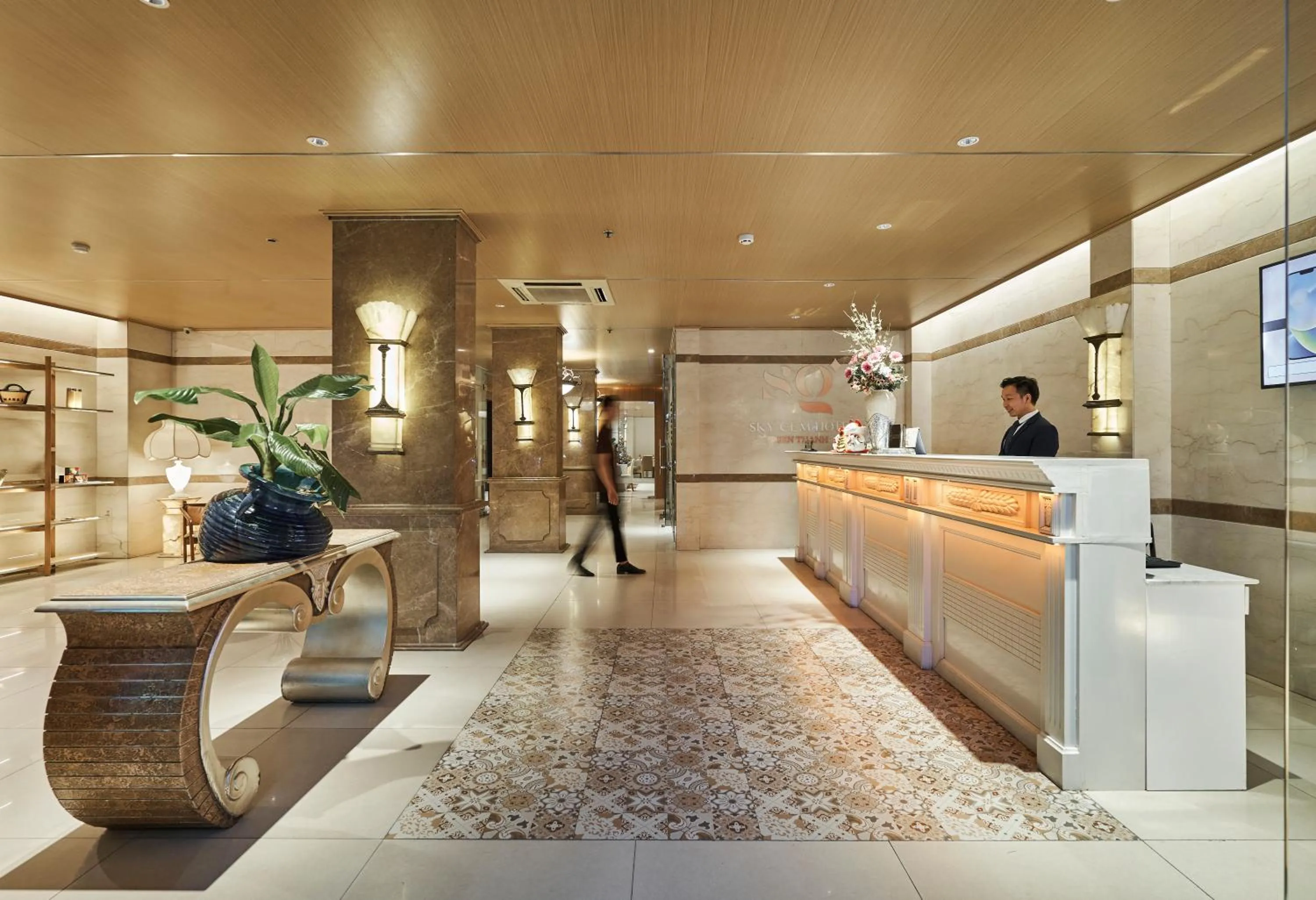 Property building in Sky Gem Hotel - Ben Thanh