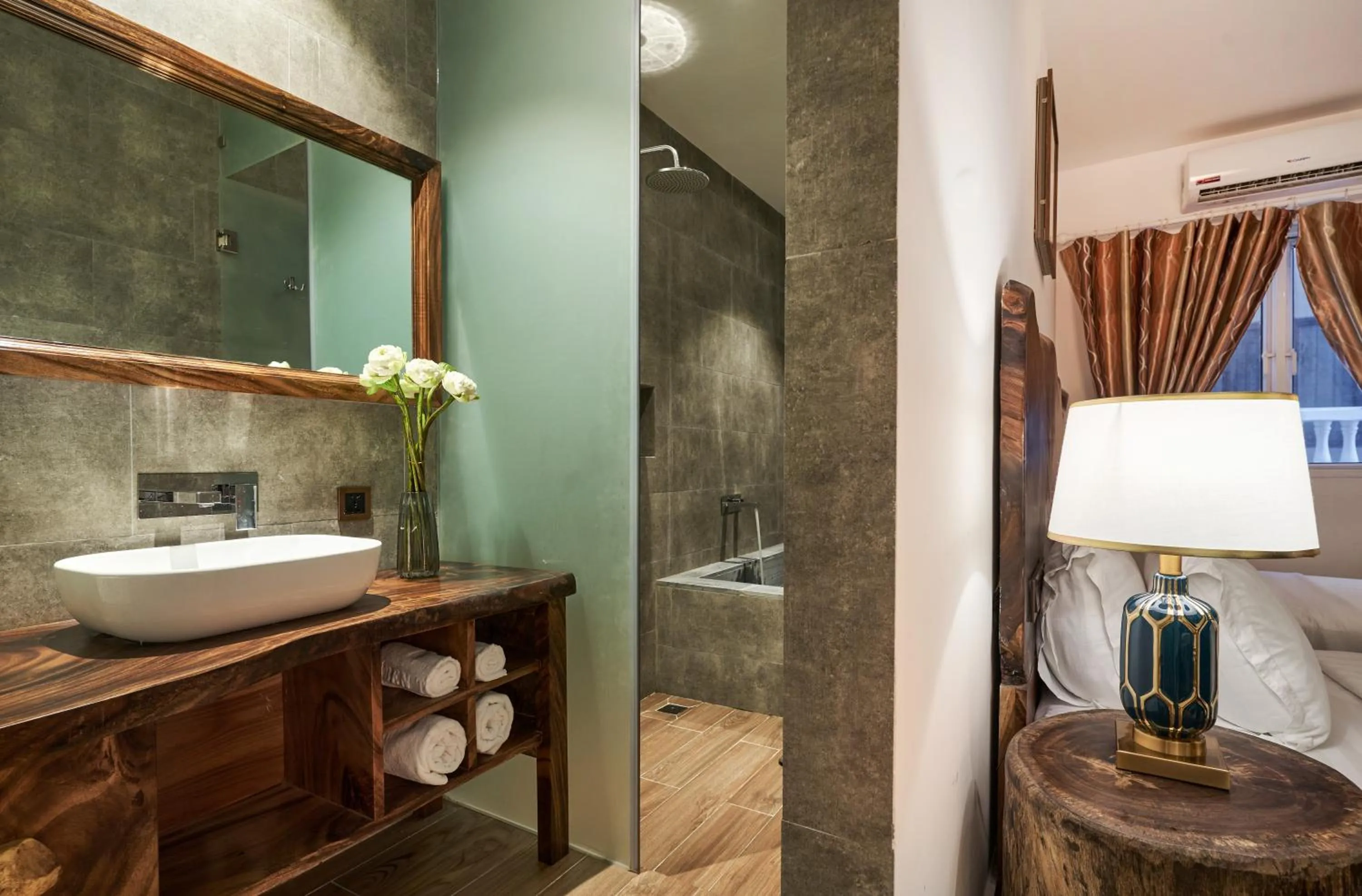 Bathroom in Sky Gem Hotel - Ben Thanh