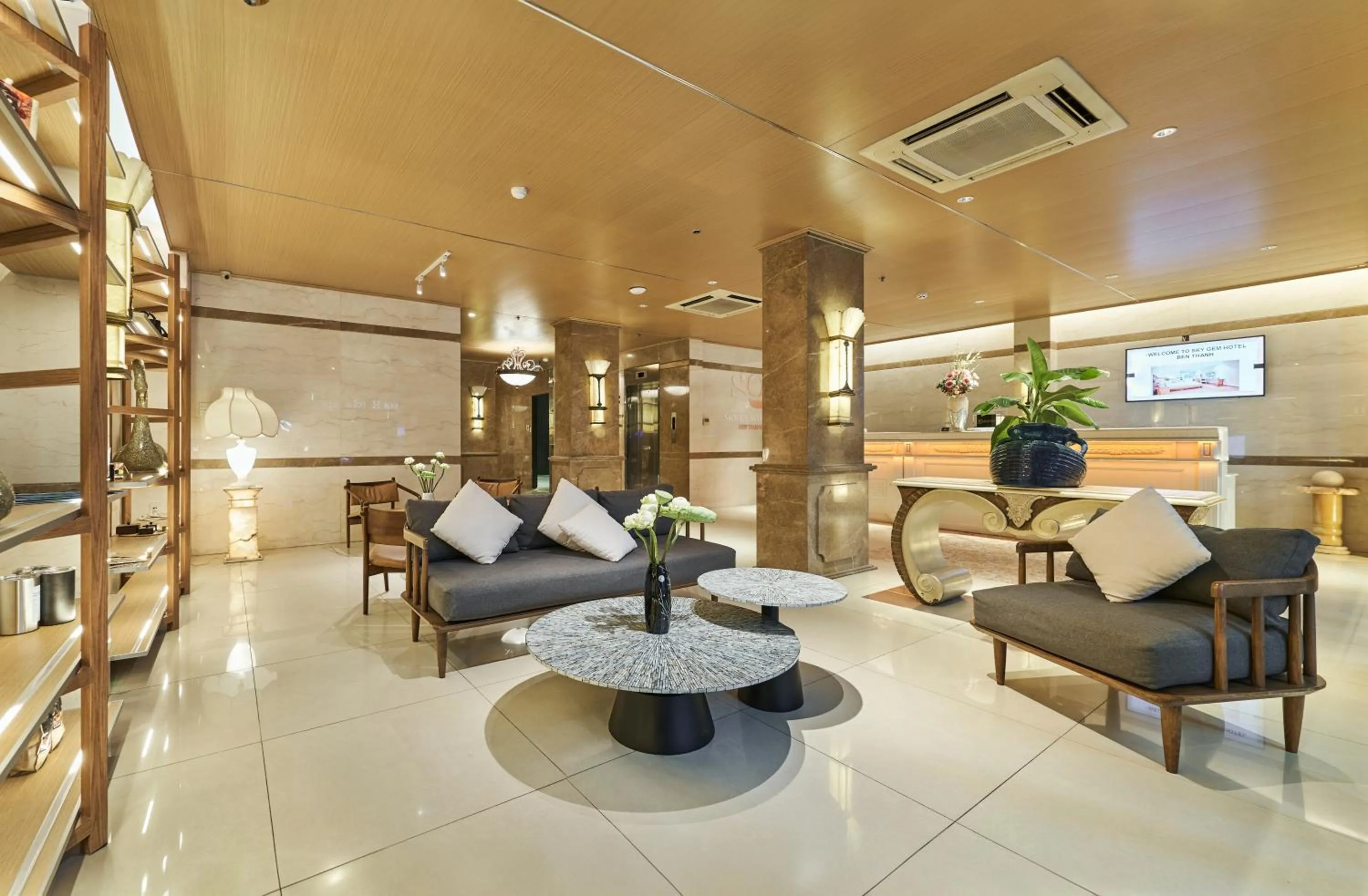 Property building in Sky Gem Hotel - Ben Thanh