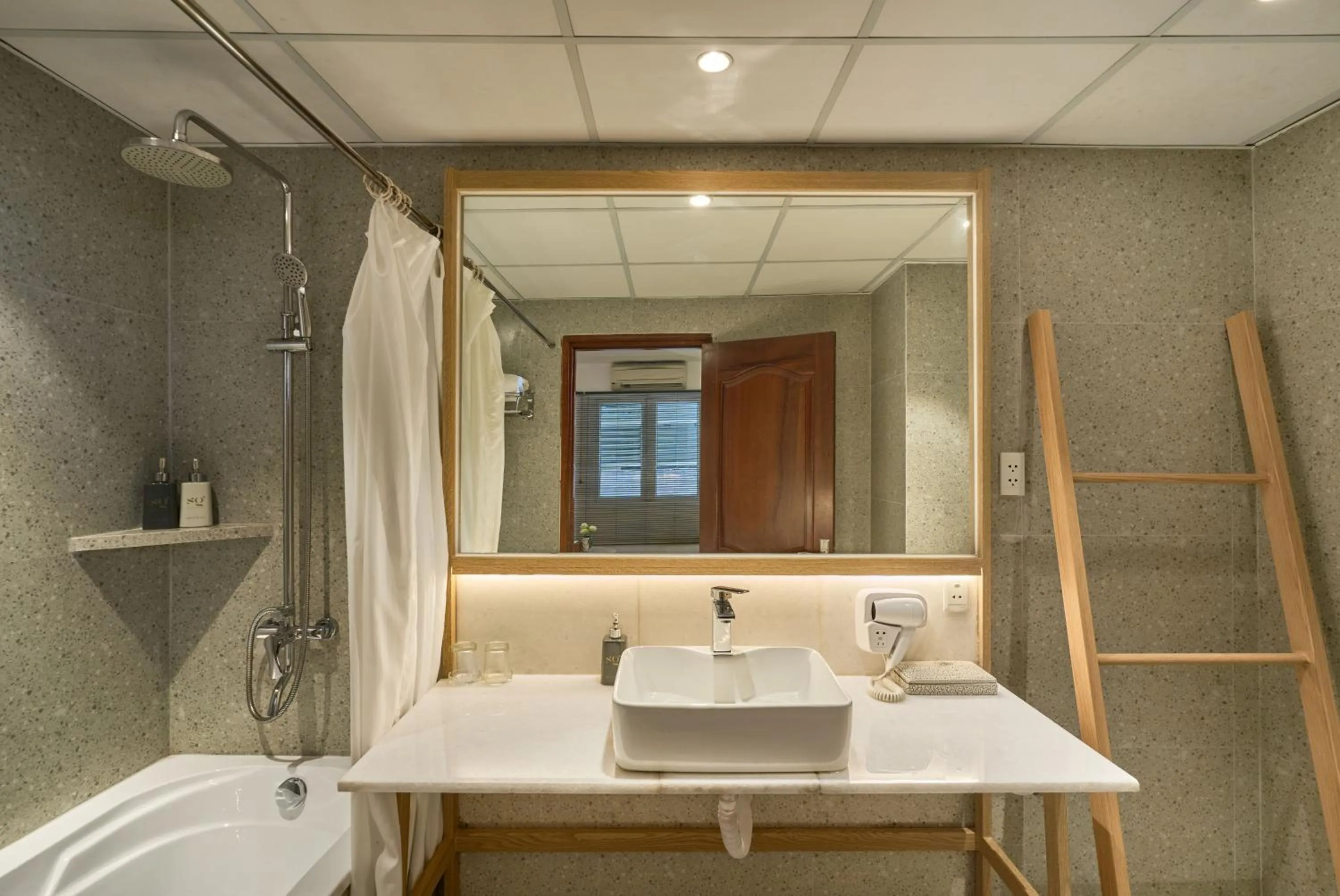 Shower in Sky Gem Hotel - Ben Thanh