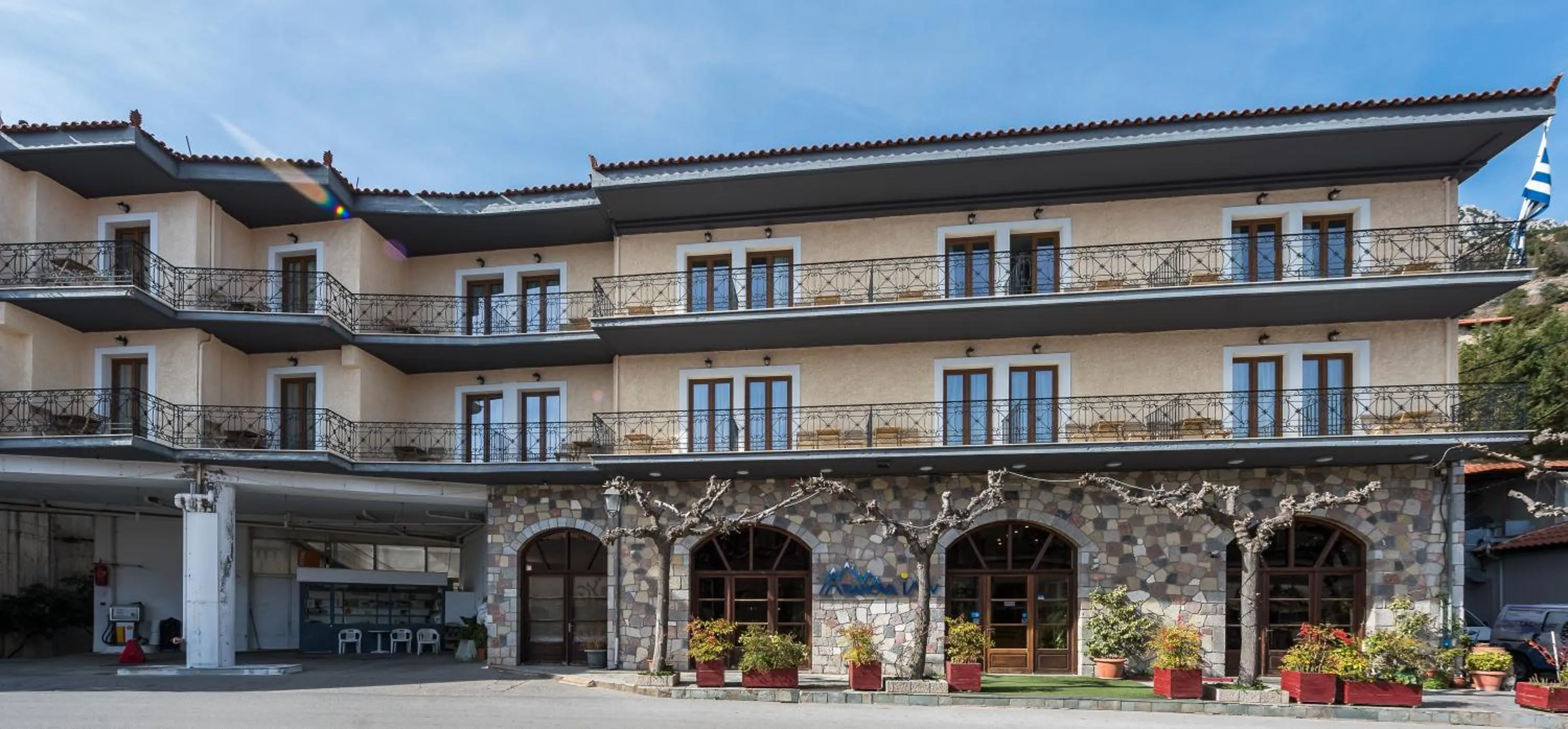 Property building in Arahova Inn Hotel