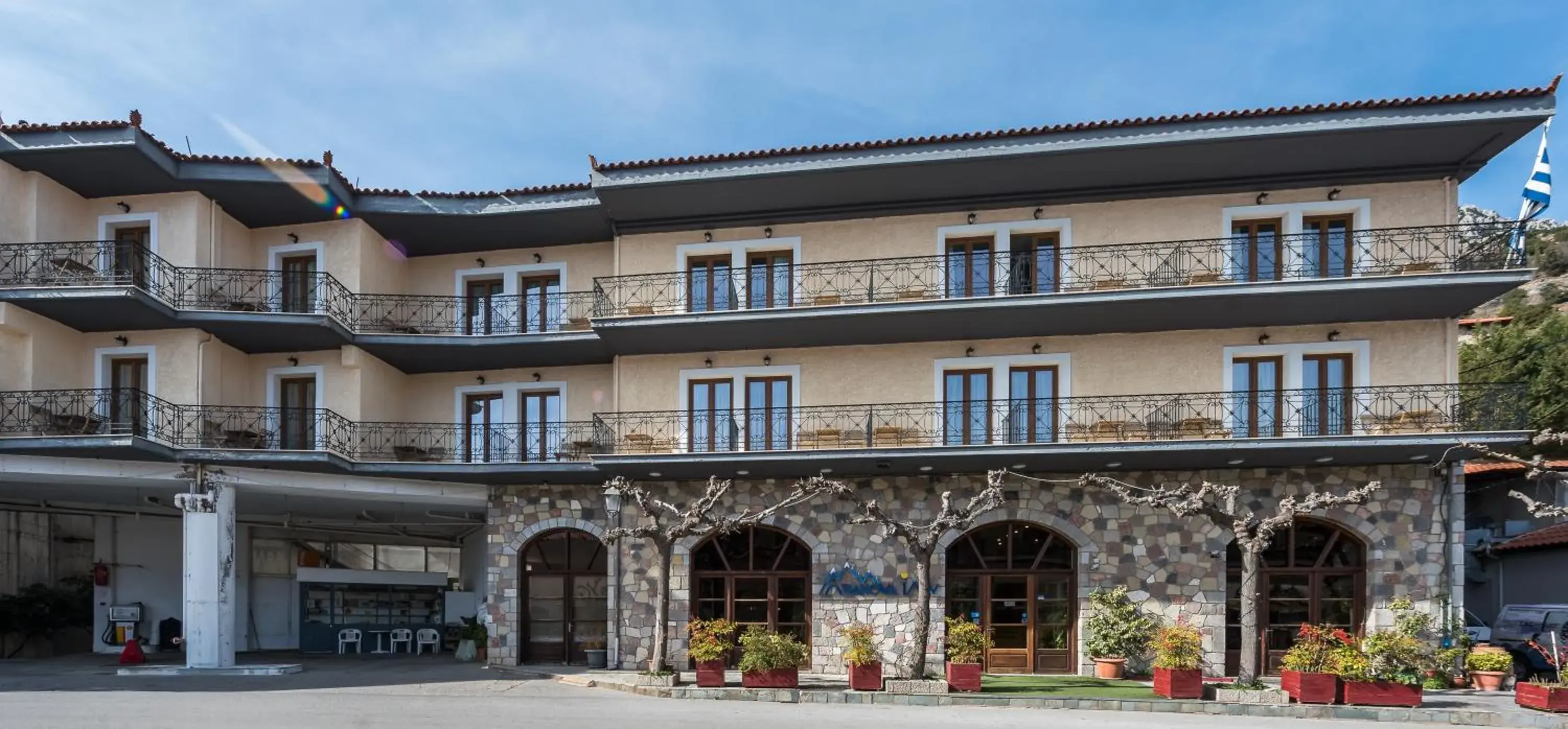 Property building in Arahova Inn Hotel Property building in Arahova Inn Hotel