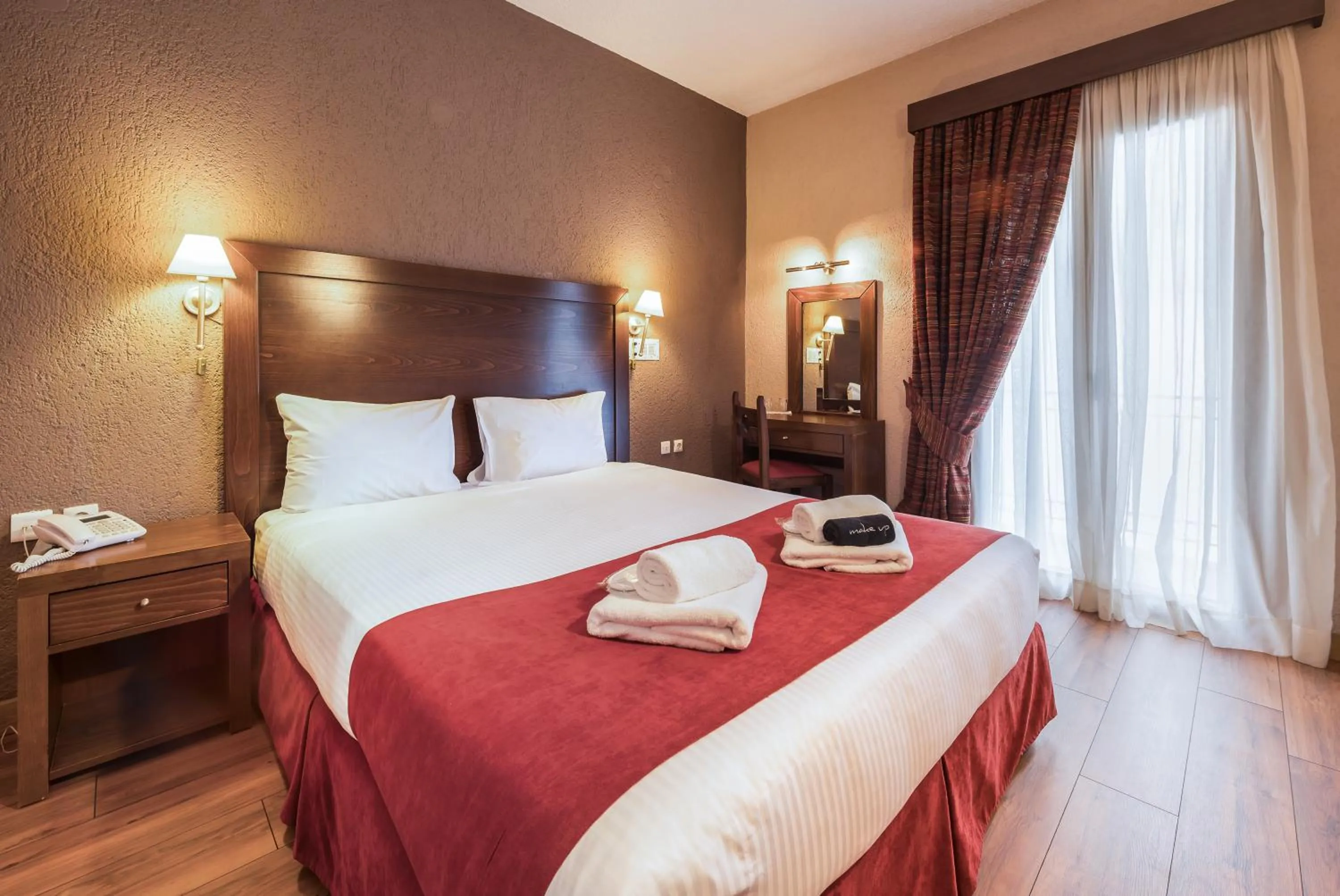 Bedroom, Bed in Arahova Inn Hotel