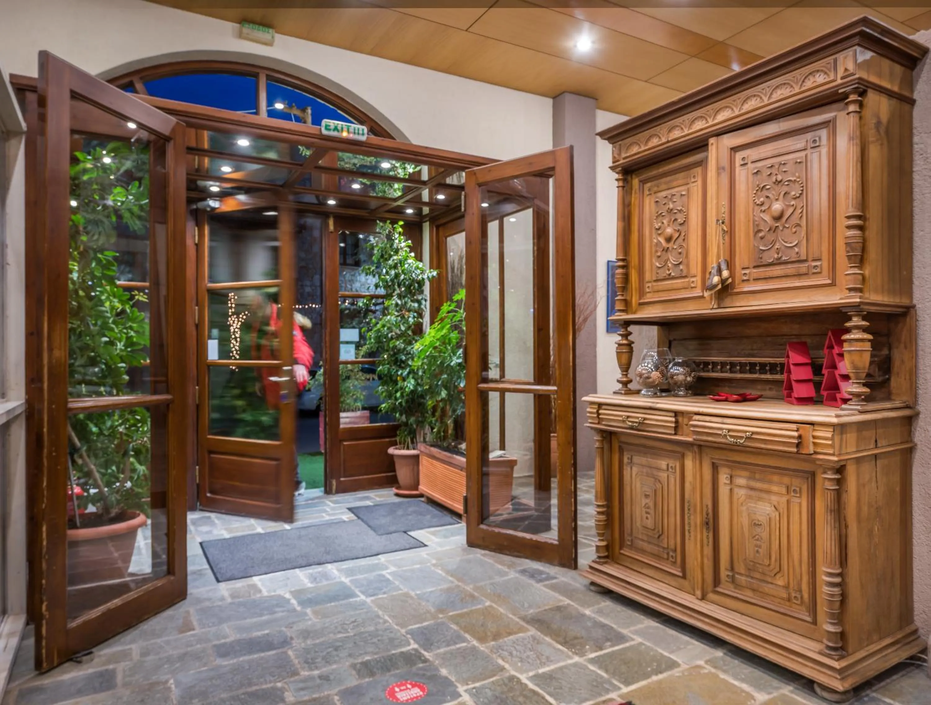 Facade/entrance in Arahova Inn Hotel