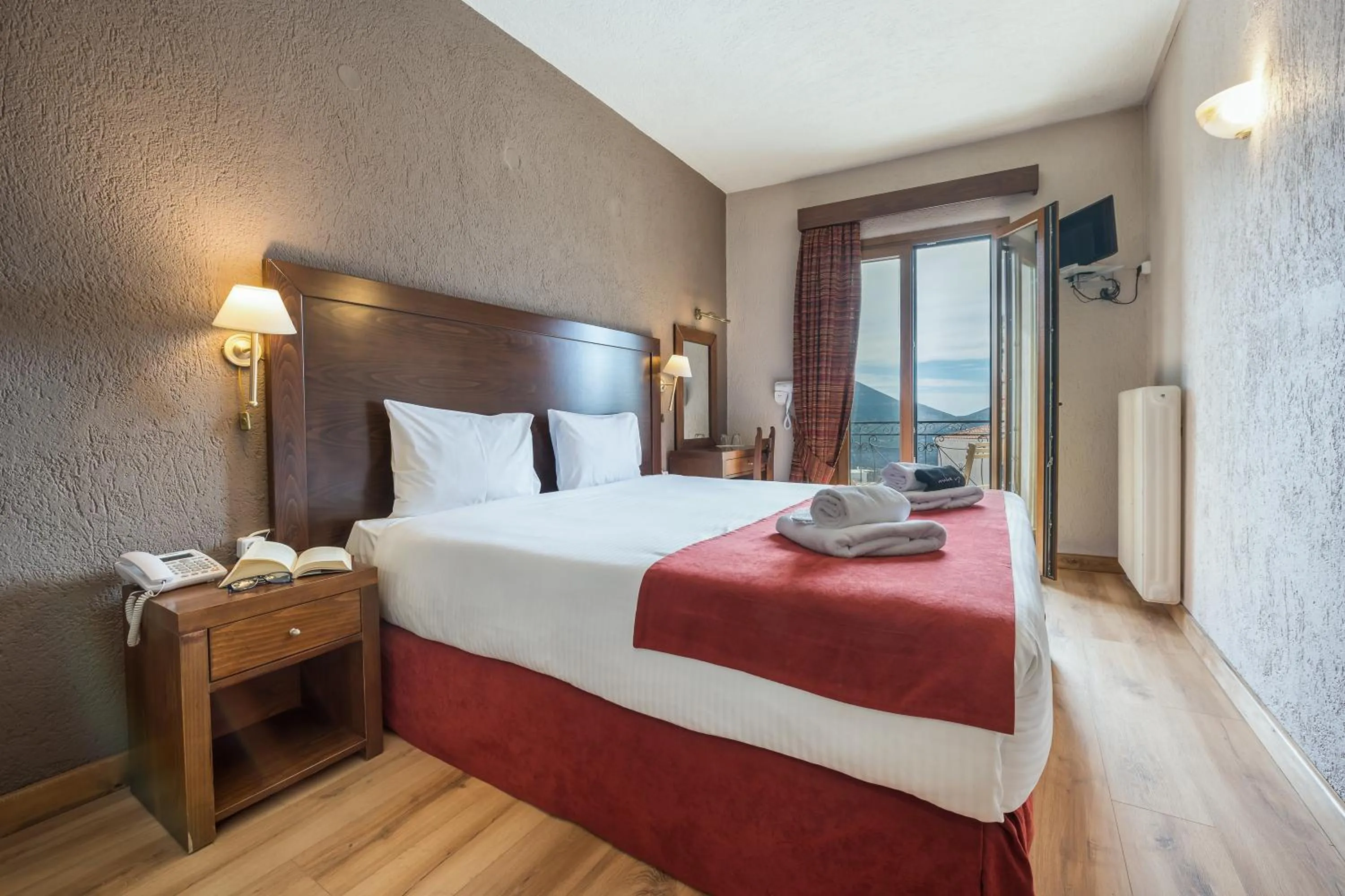 View (from property/room), Bed in Arahova Inn Hotel