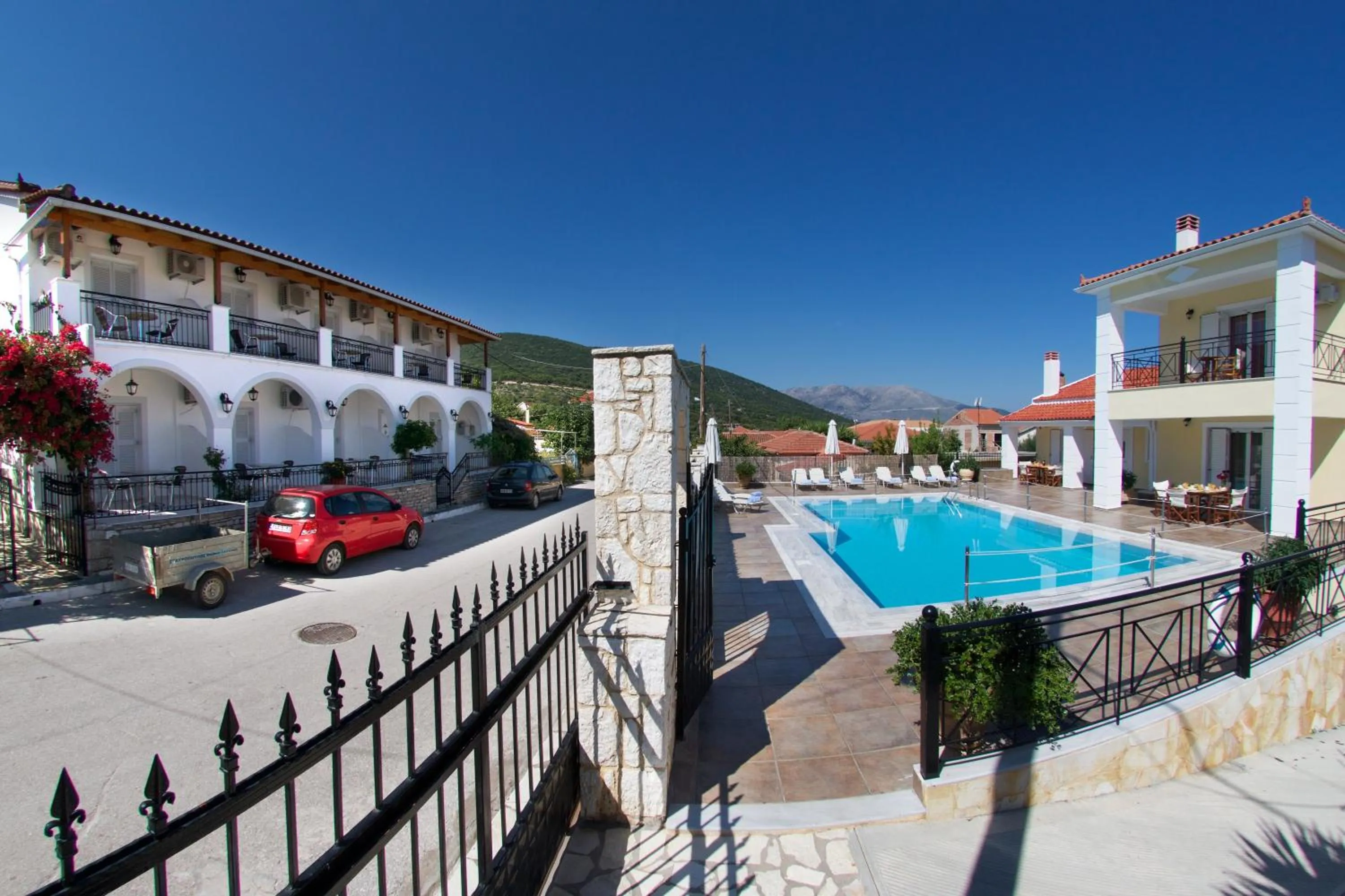 Property building in Diamanto Complex