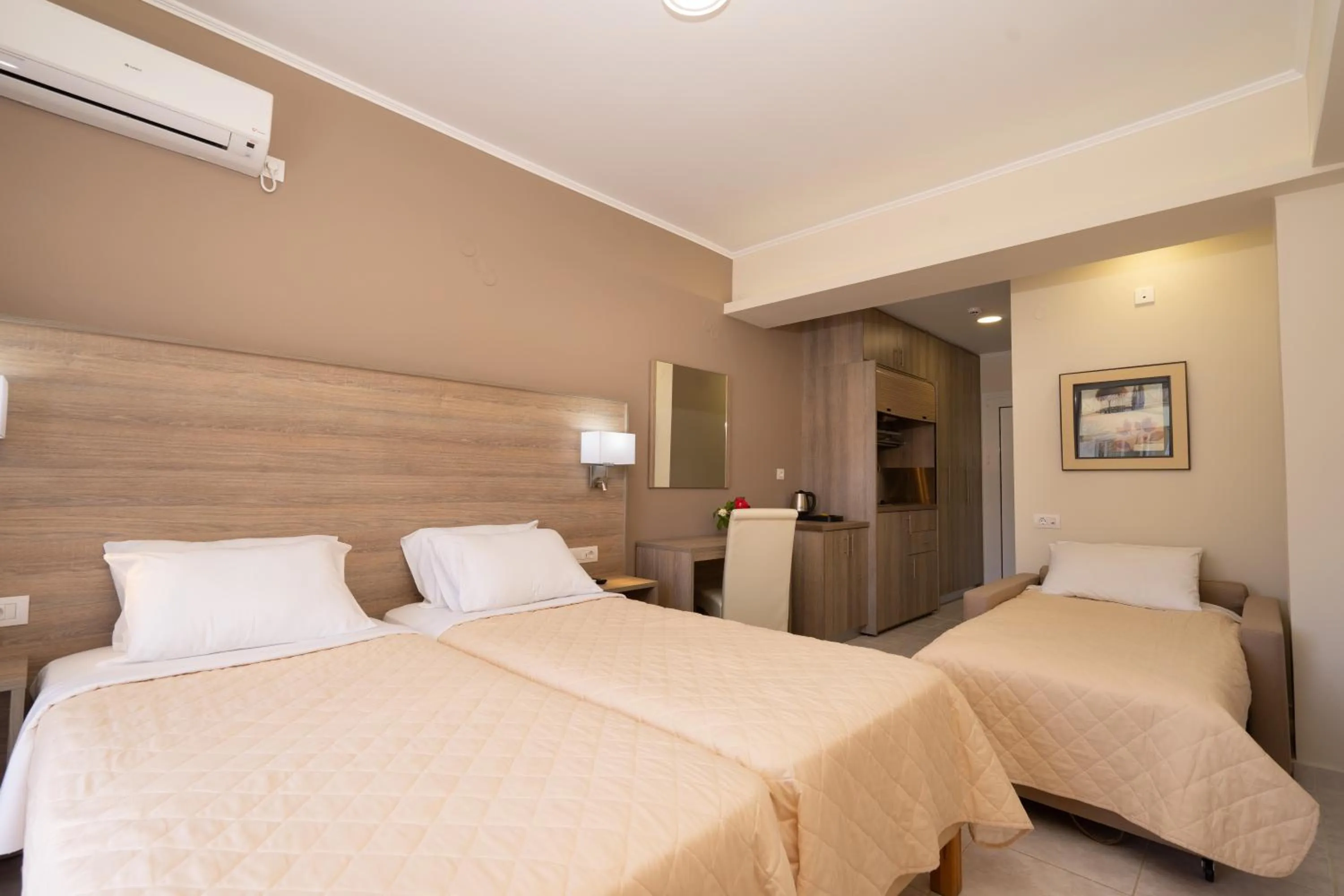 Photo of the whole room, Bed in Diamanto Complex